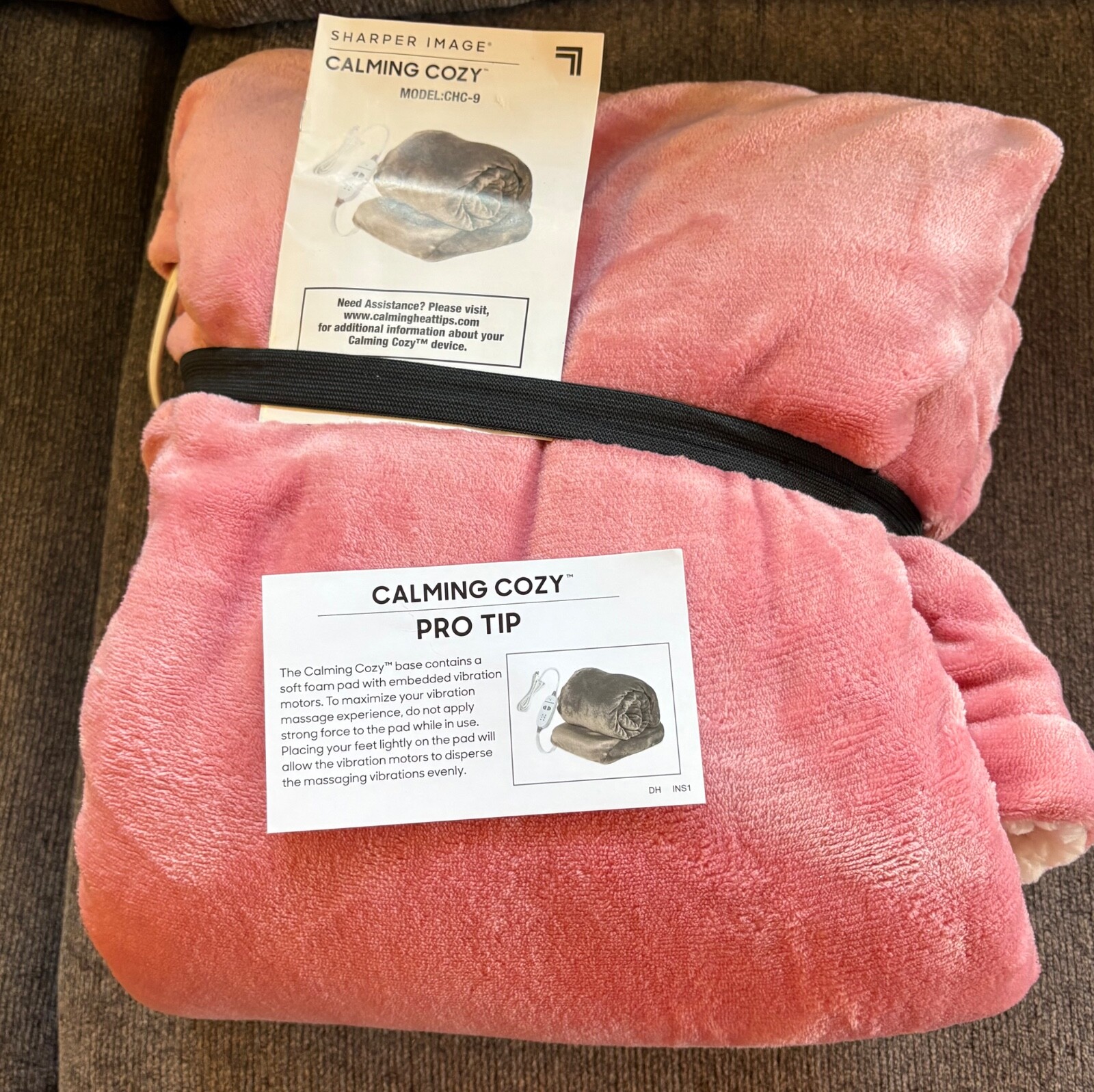 Sharper Image Calming Cozy Deluxe Massaging Wrap with Sherpa Lining In Pink