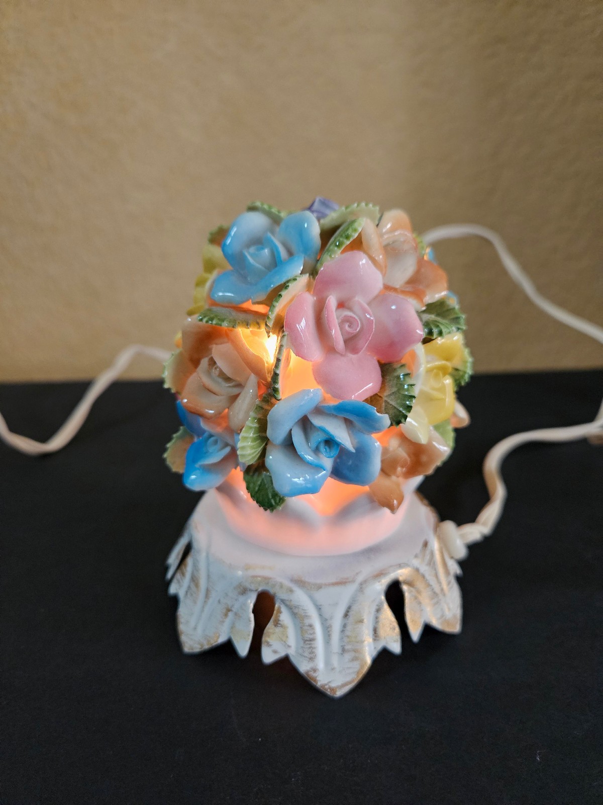 Vintage Capodimonte Style NightLight Small Lamp Porcelain Roses Metal Base