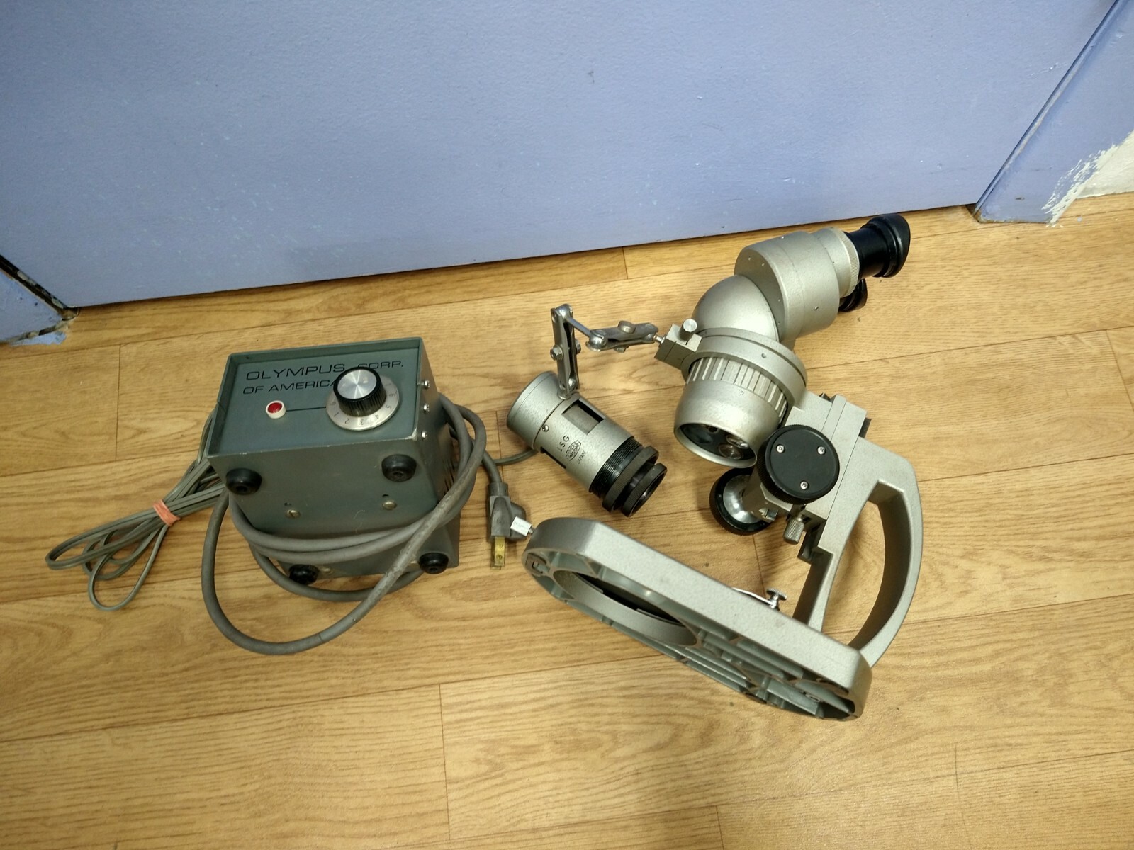 VINTAGE OLYMPUS TOKYO STEREOSCOPIC MICROSCOPE VT-II Ref: 224109
