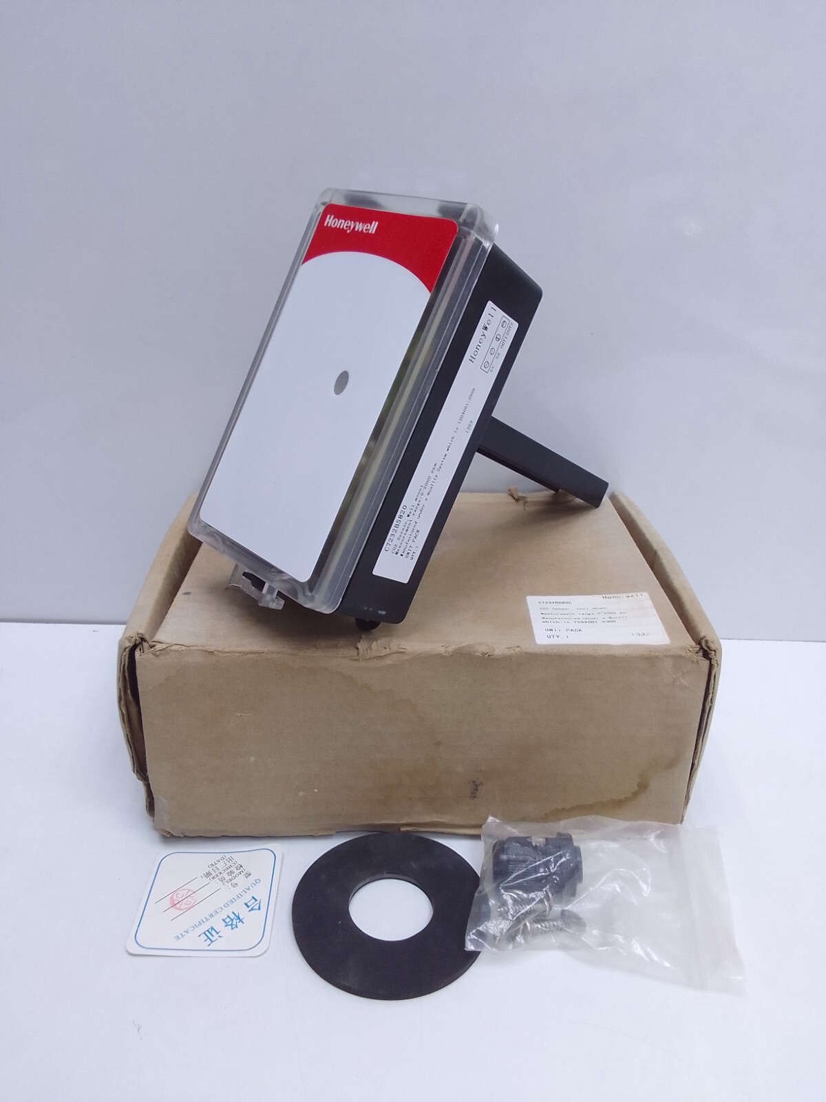 HONEYWELL CO2 SENSOR. DUCT MOUNT / C7232B5820