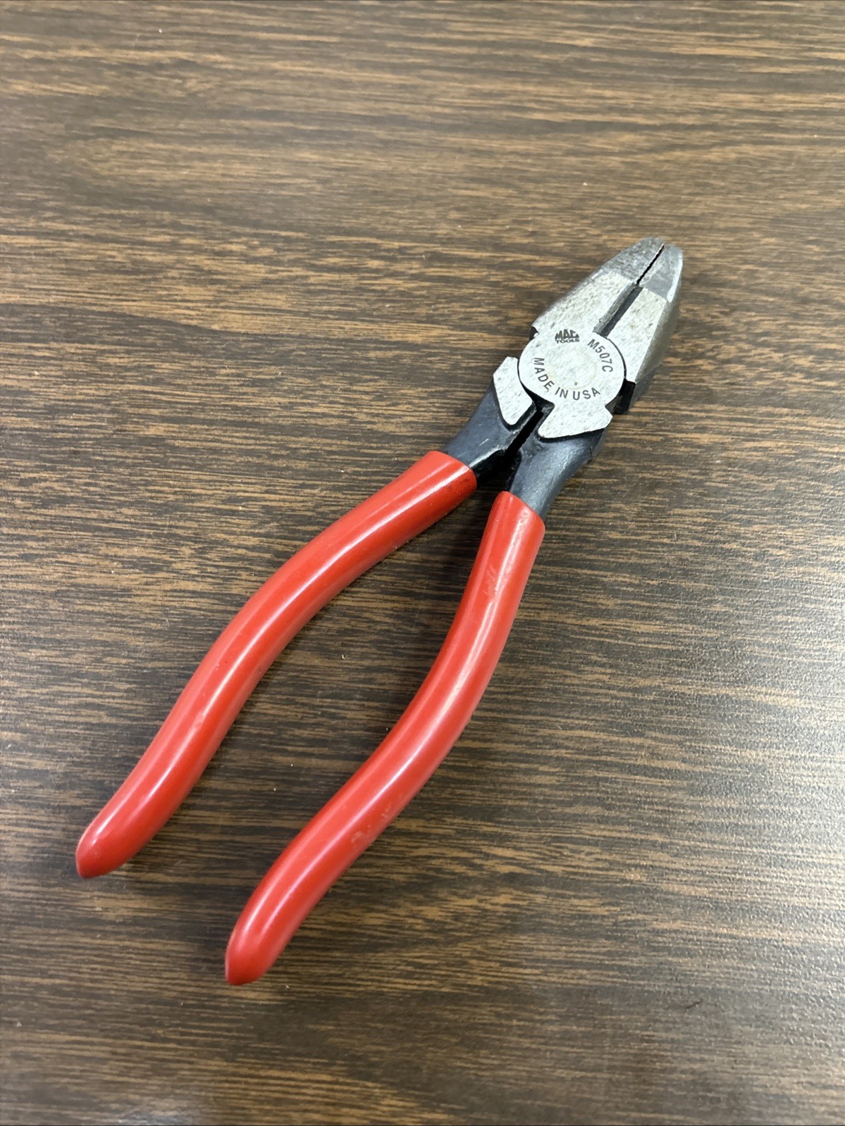 Mac Tools 7” Lineman’s Rounded Nose With Cutter Pliers M507C
