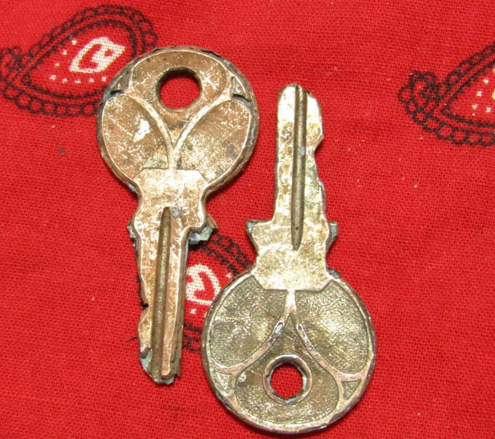 Unbranded N210 and N2107 Mangled Keys for Steampunk Craft