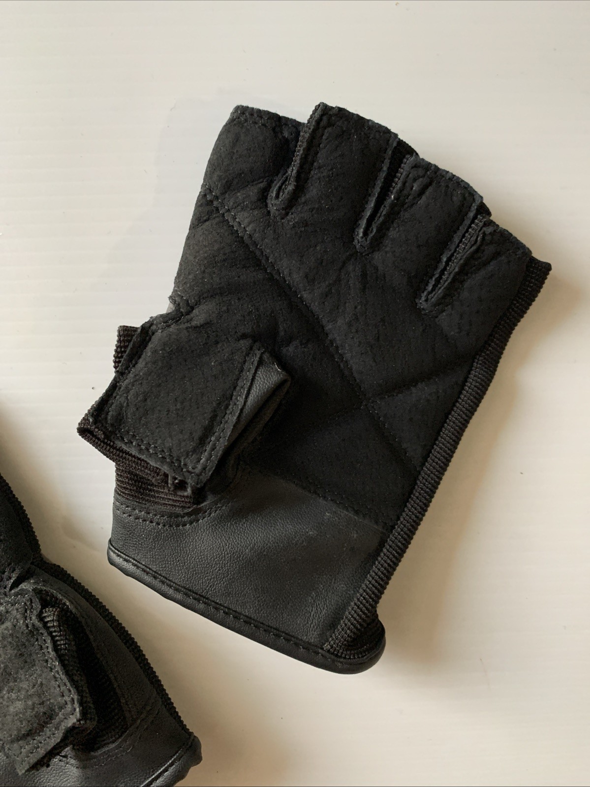 Beace Black Weight Lifting Gloves Size X Large‎ New Without Tags.