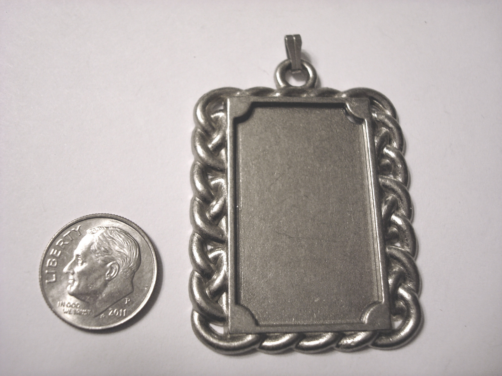 Photo picture frame pendant add  photo for personalized photo jewelry  pfg010
