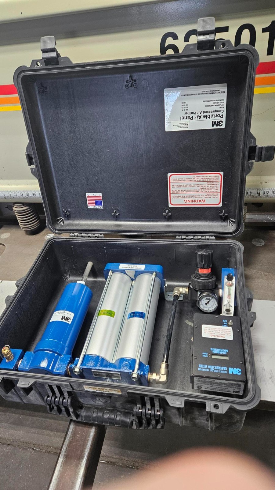 3M 256-02-00 Portable Compressed Air Filter and Regulator Panel, 50 cfm, 4 outle