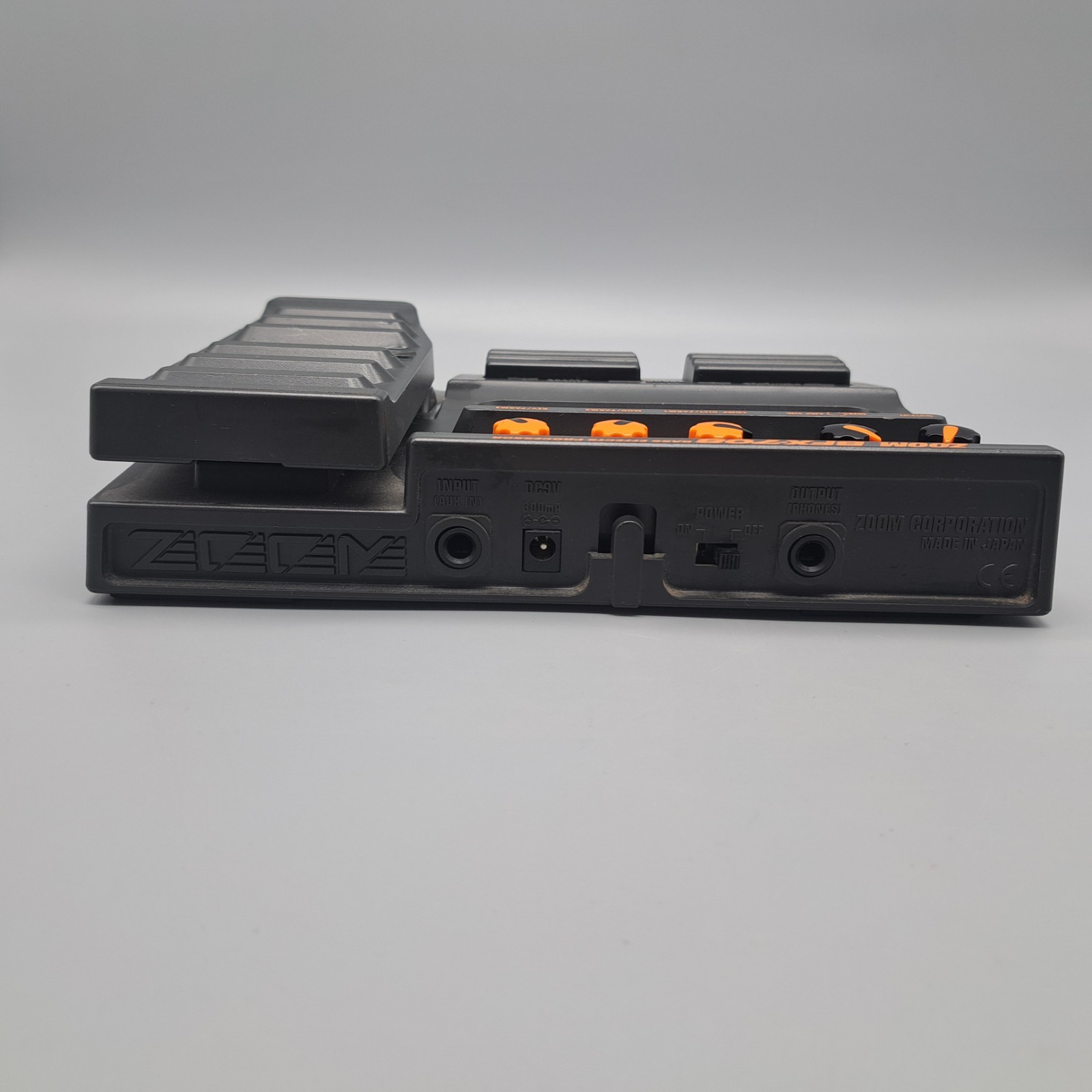 Zoom BFX-708 Bass Effects Processor Powers On With Batteries Untested No Cord