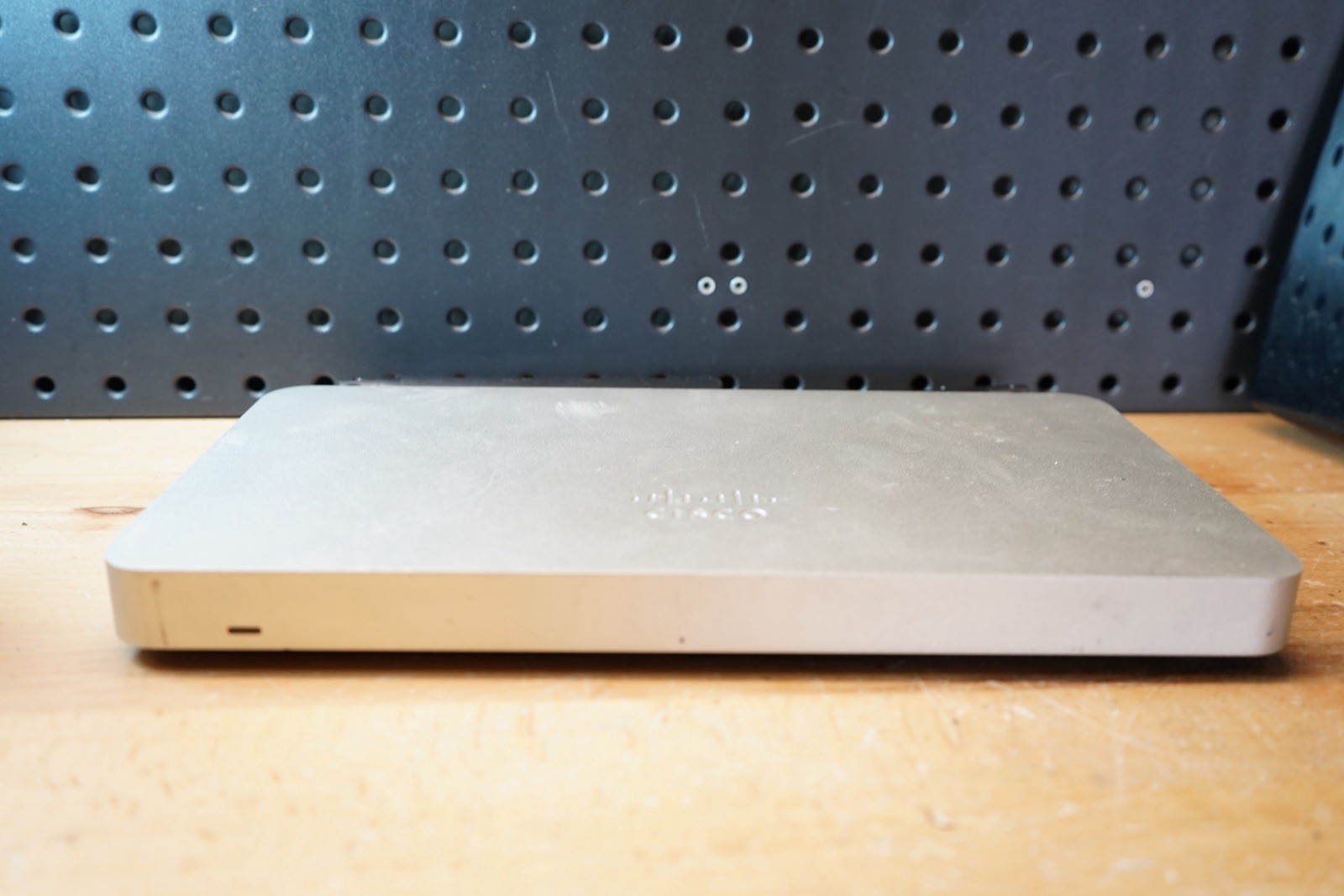 (B) Cisco Meraki MX68CW Network Security Firewall MX68CW-HW-NA W/ Antennas