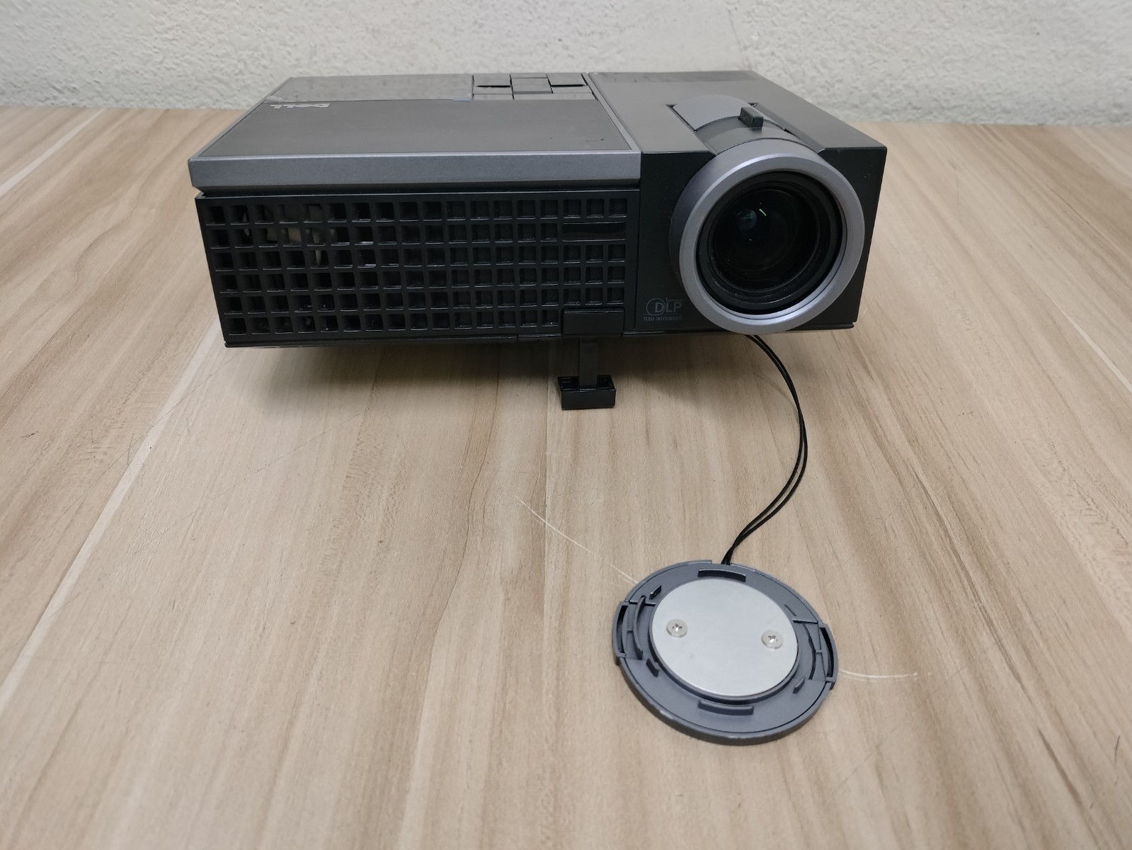DELL M210X DLP Projector *OPERATING HOURS 627 HOUR*