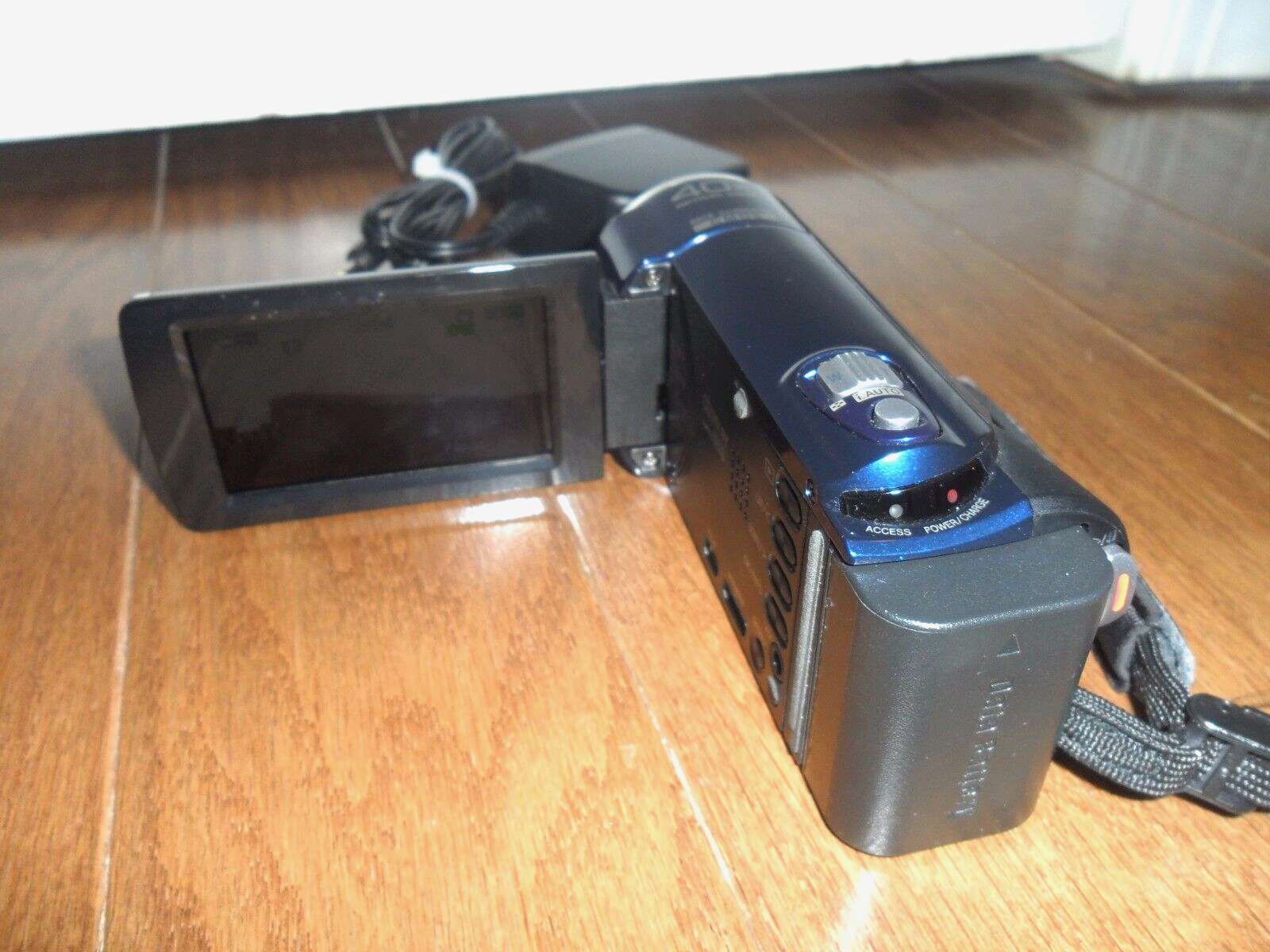 JVC Everio GZ-E10AU Full HD- 40x Optical Zoom- Image Stabilization