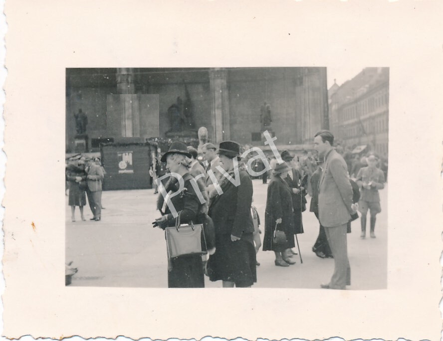 Photo WW II Wehrmacht Soldiers Civilians Town Hall Munich Tram 1938 L1.06
