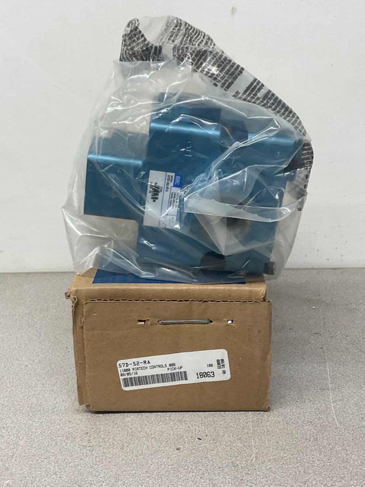 NEW MAC Valves 57D-52-RA Solenoid Valve; 20-150PSI