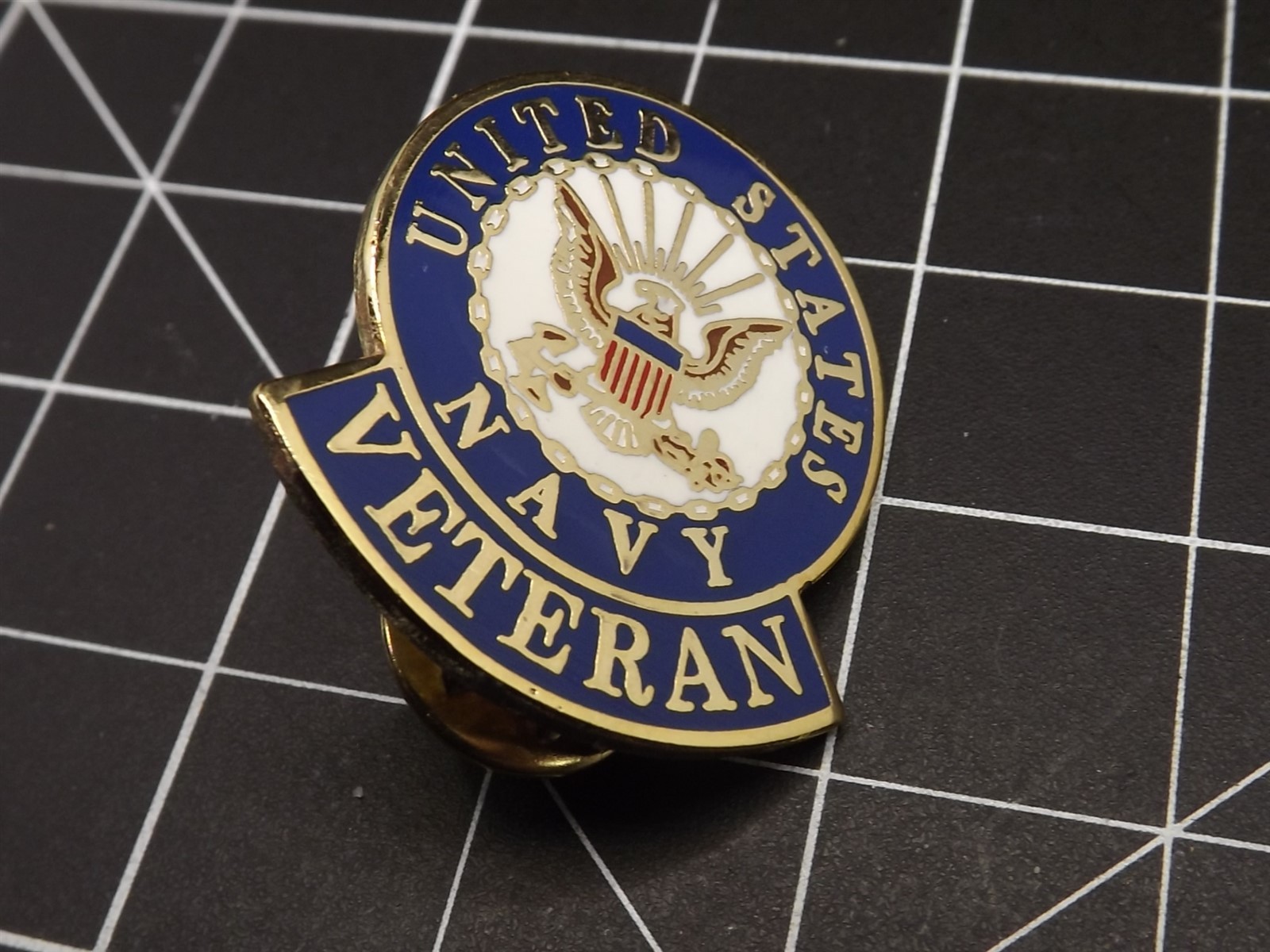 FREE SHIP Lapel Pin United States Navy VETERAN White & Blue Enamel 1-1/8"