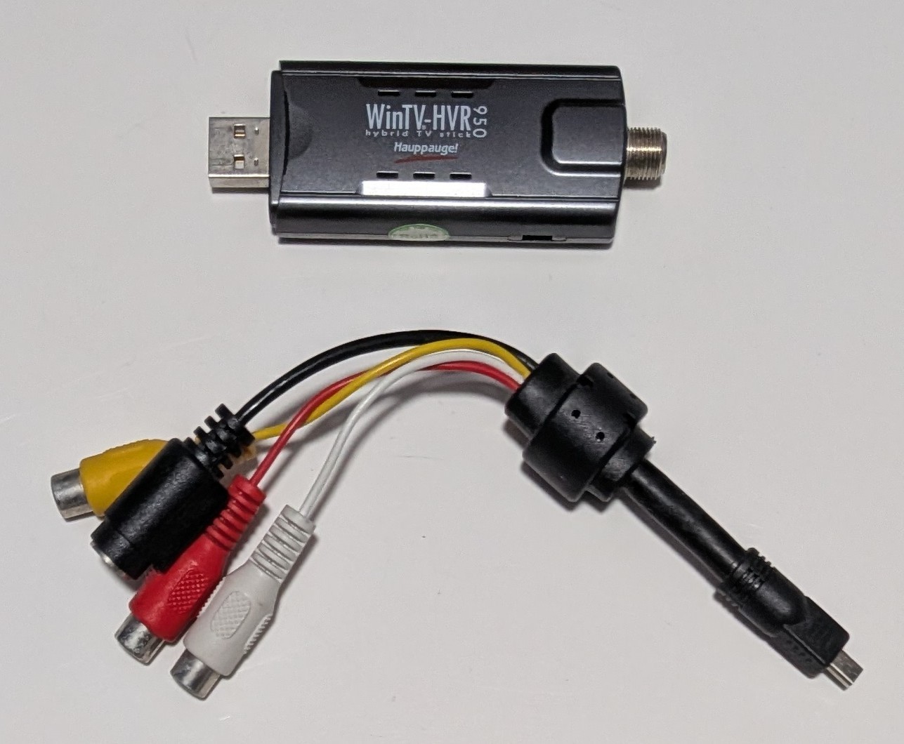 Hauppauge WinTV-HVR-950 USB TV Tuner w/ AV Cable