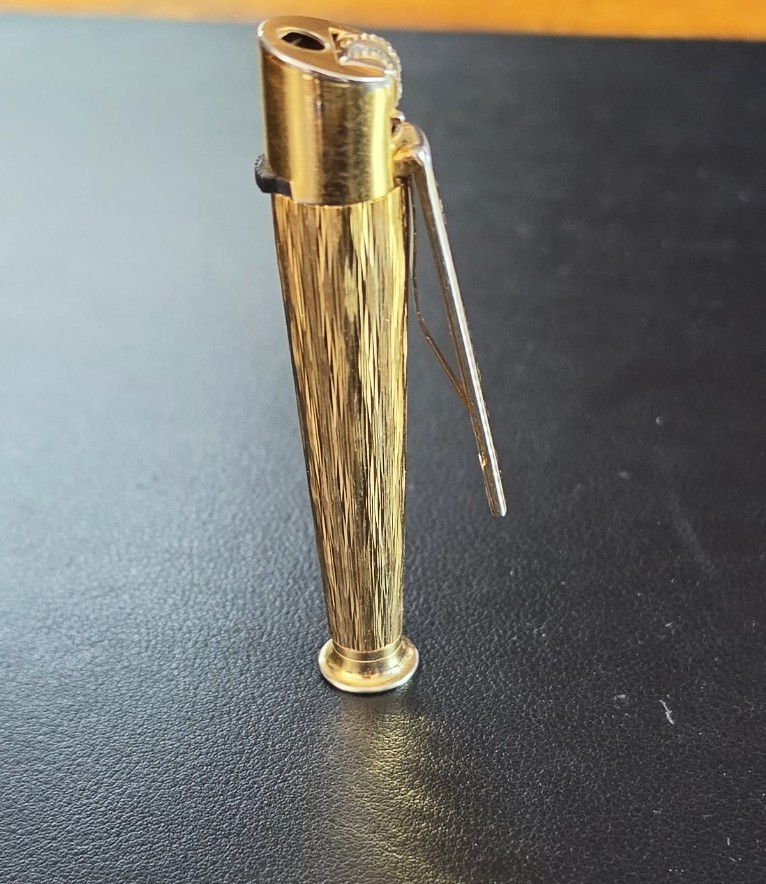 Vintage CROWN Super Clip Gold Tone Pipe  Lighter Japan Working!