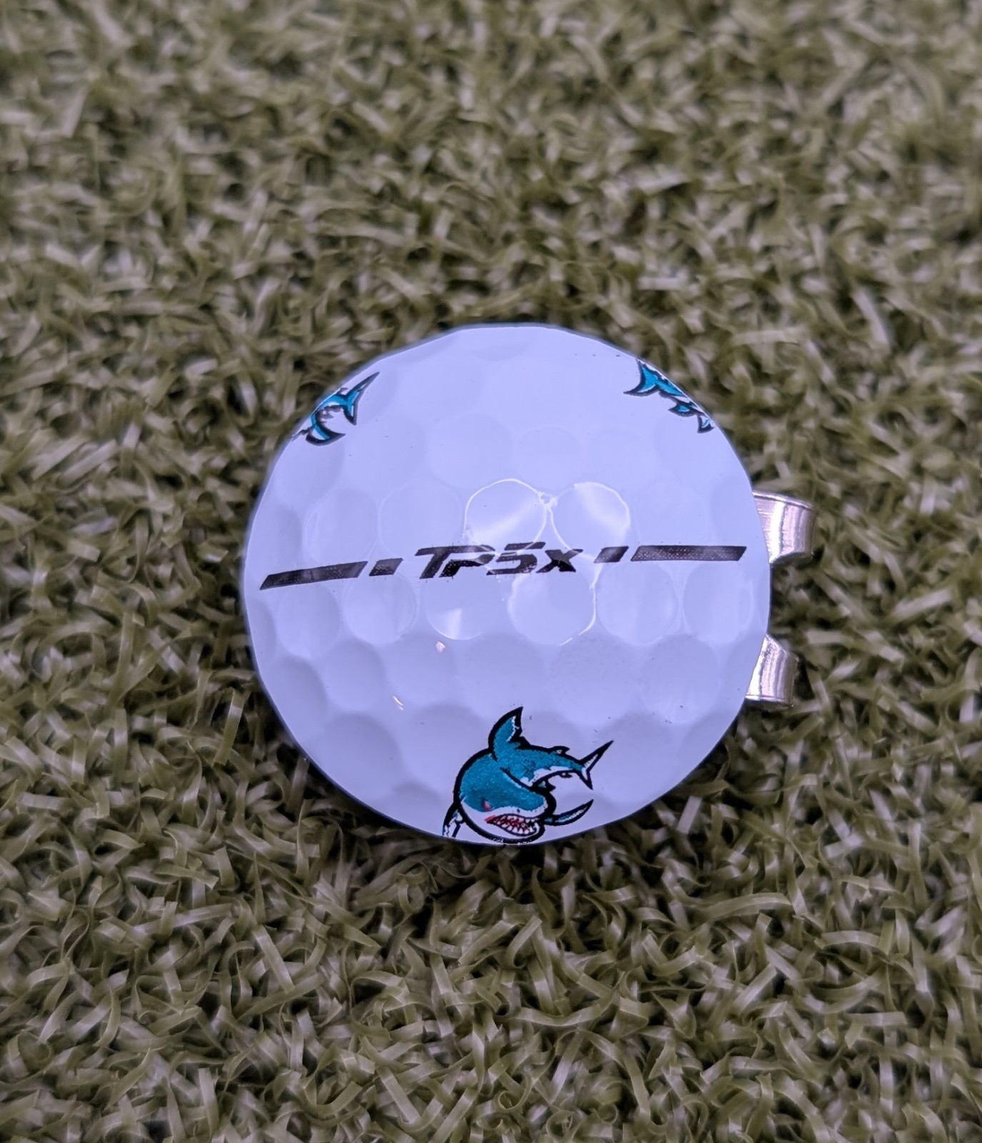 TaylorMade Golf Ball Marker With Magnetic Clip Usa Tp5 Tp5x Shark Week Tour
