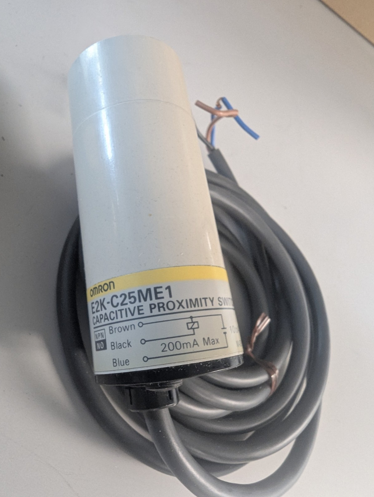 OMRON E2K-C25MY1 CAPACITIVE PROXIMITY SWITCH LOT OF 2