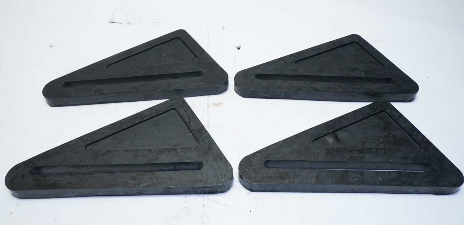 New Lot of 4 Unruh Fab TRIANGULAR CLEAT RBR - 000 Black Ships FREE