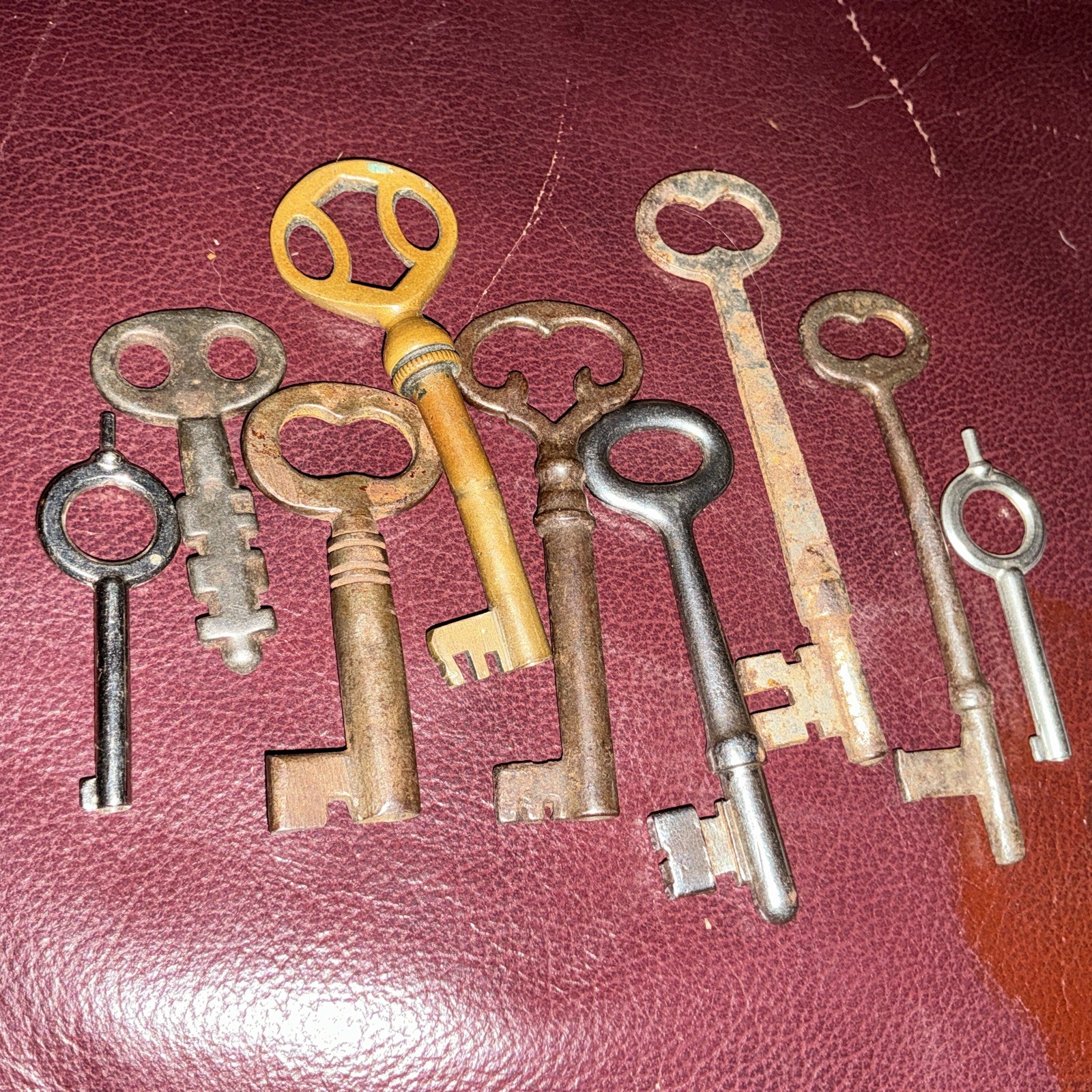 Antique Lot Of 9 Skeleton Keys