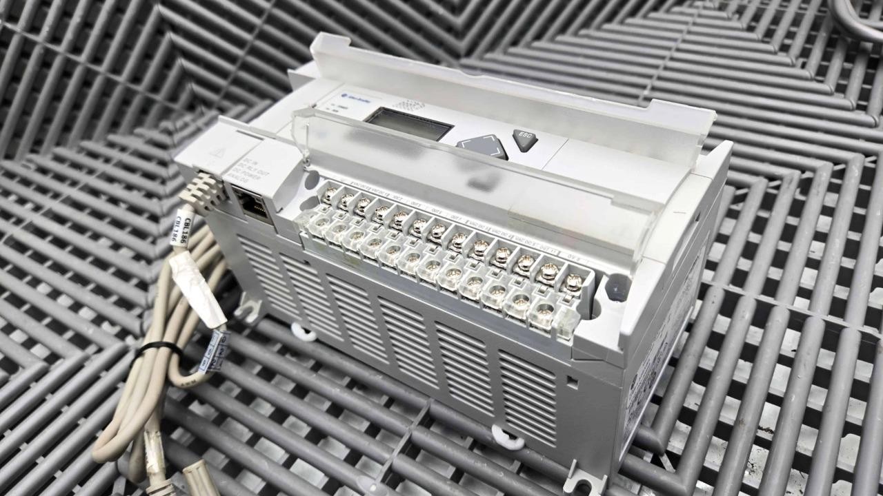 Allen-Bradley 1766-L32BXBA Ser B Processor Unit Micrologix 1400 Controller FW 16