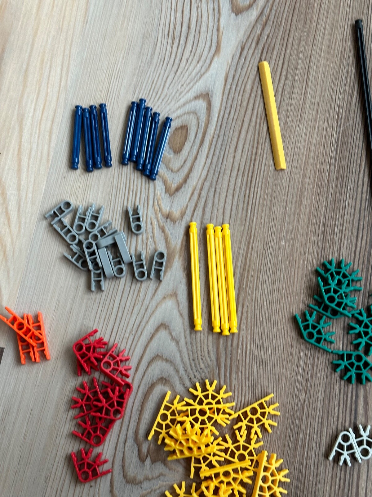 Lot of Assorted K’nex Building Pieces, Toys, & Accessories