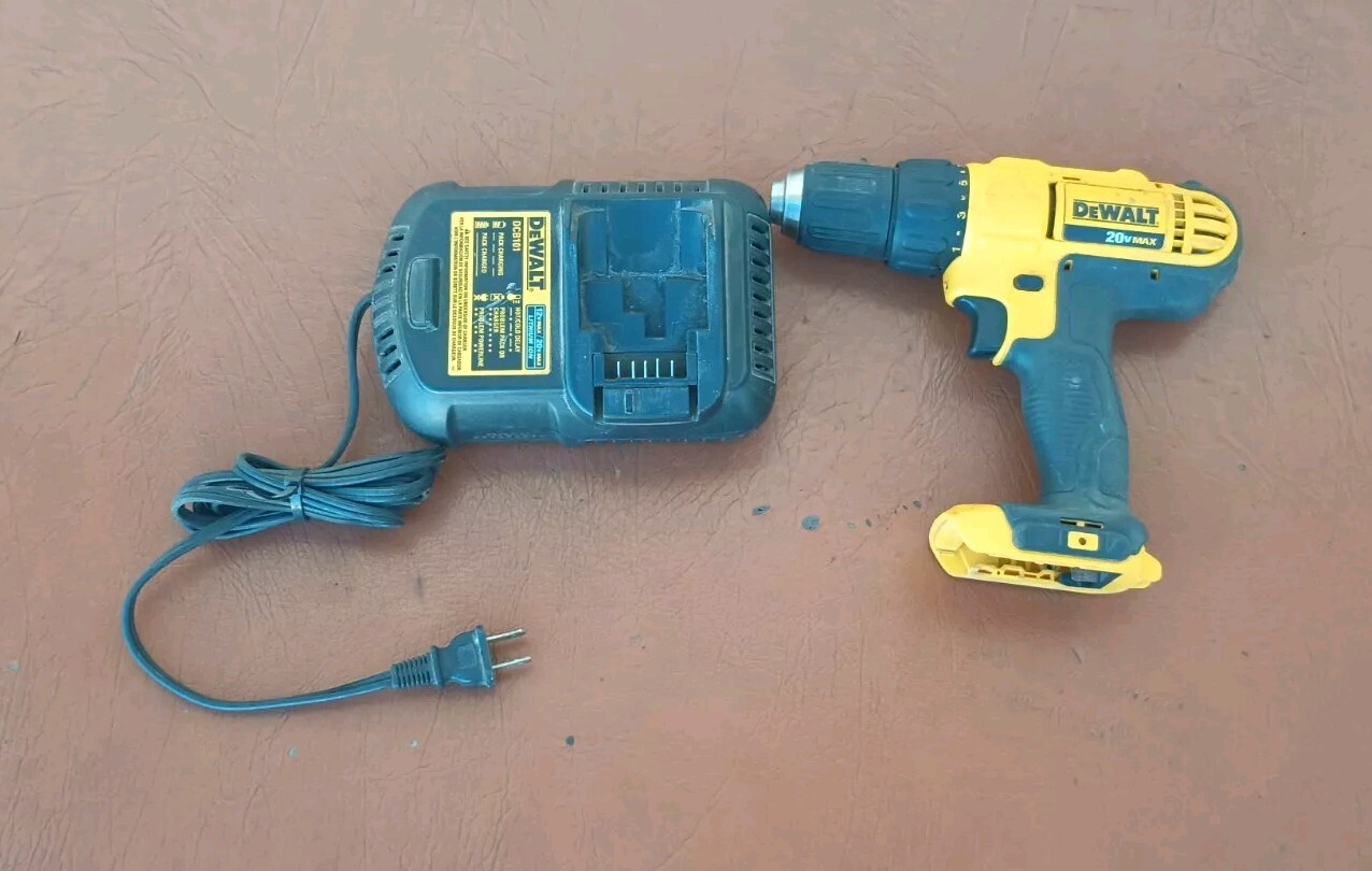 DeWALT DCD771 20V MAX Speed 1/2" Cordless Drill with DCB101 charger