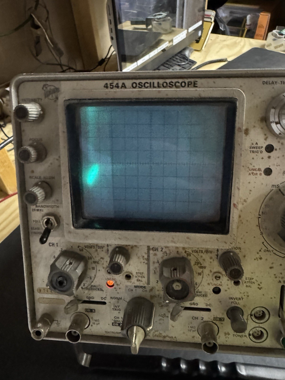 Tektronix 454A 2 Channel Oscilloscope ***Powers On***Untested***