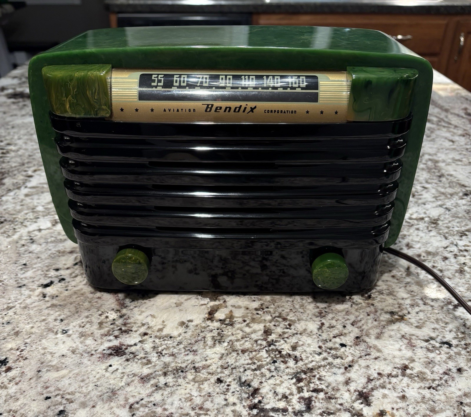 Bendix 526MC Catalin Bakelite Radio Intense Marbleizing Bright JadeiteGreen READ