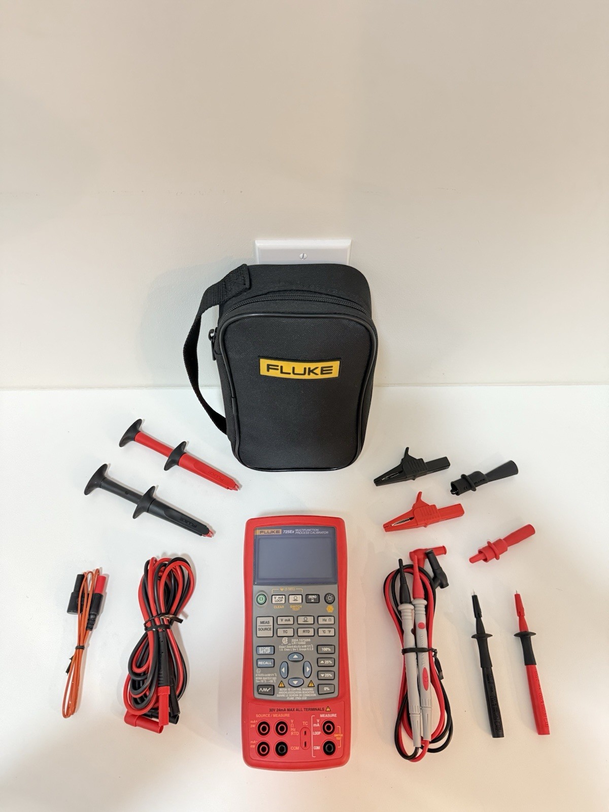 FLUKE 725EX MULTIFUNCTION PROCESS CALIBRATOR W/ ACCESSORIES SHIPS FAST