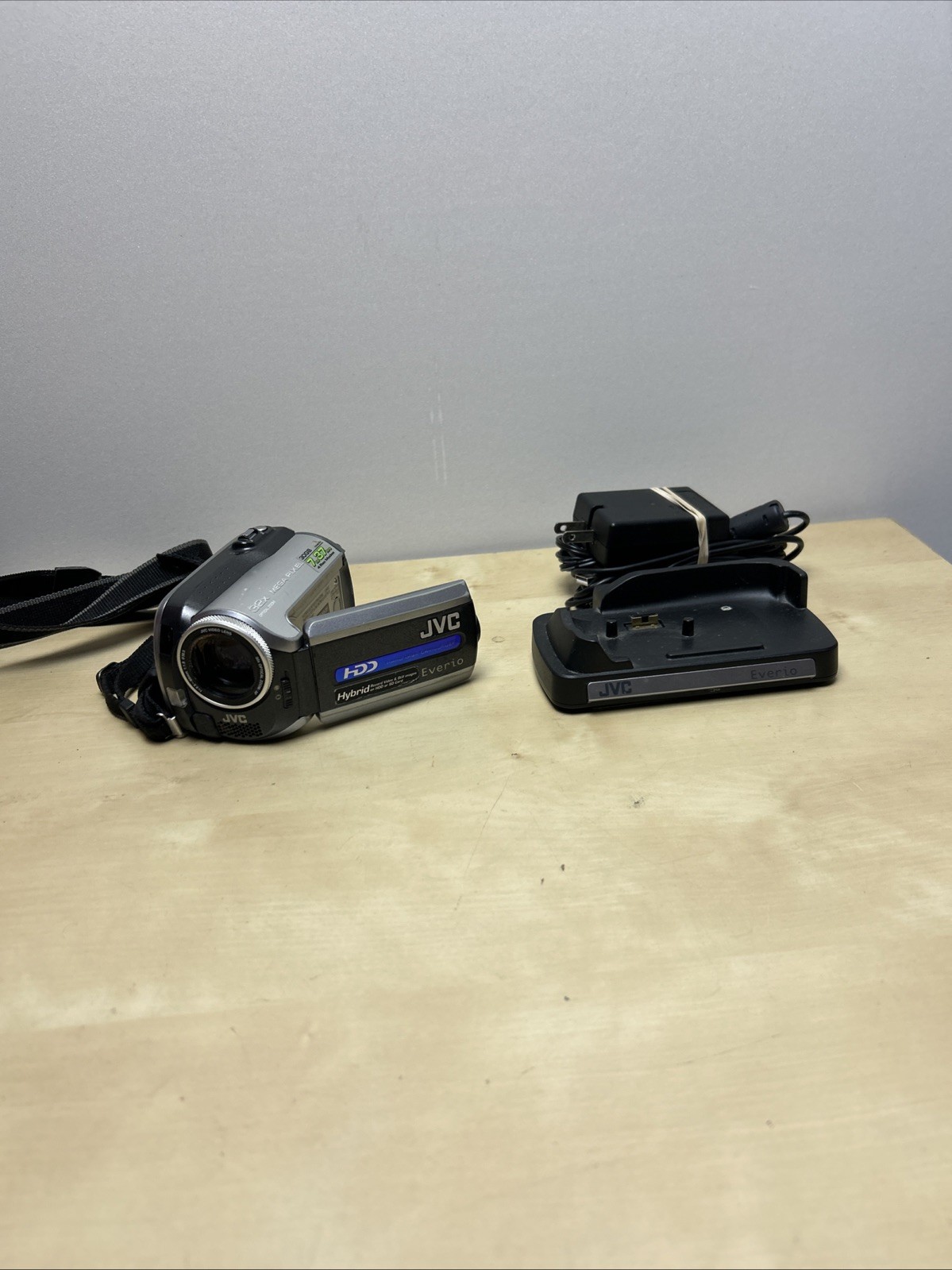 JVC Everio GZ-MG155U Camcorder With Everio Dock Used(Read)