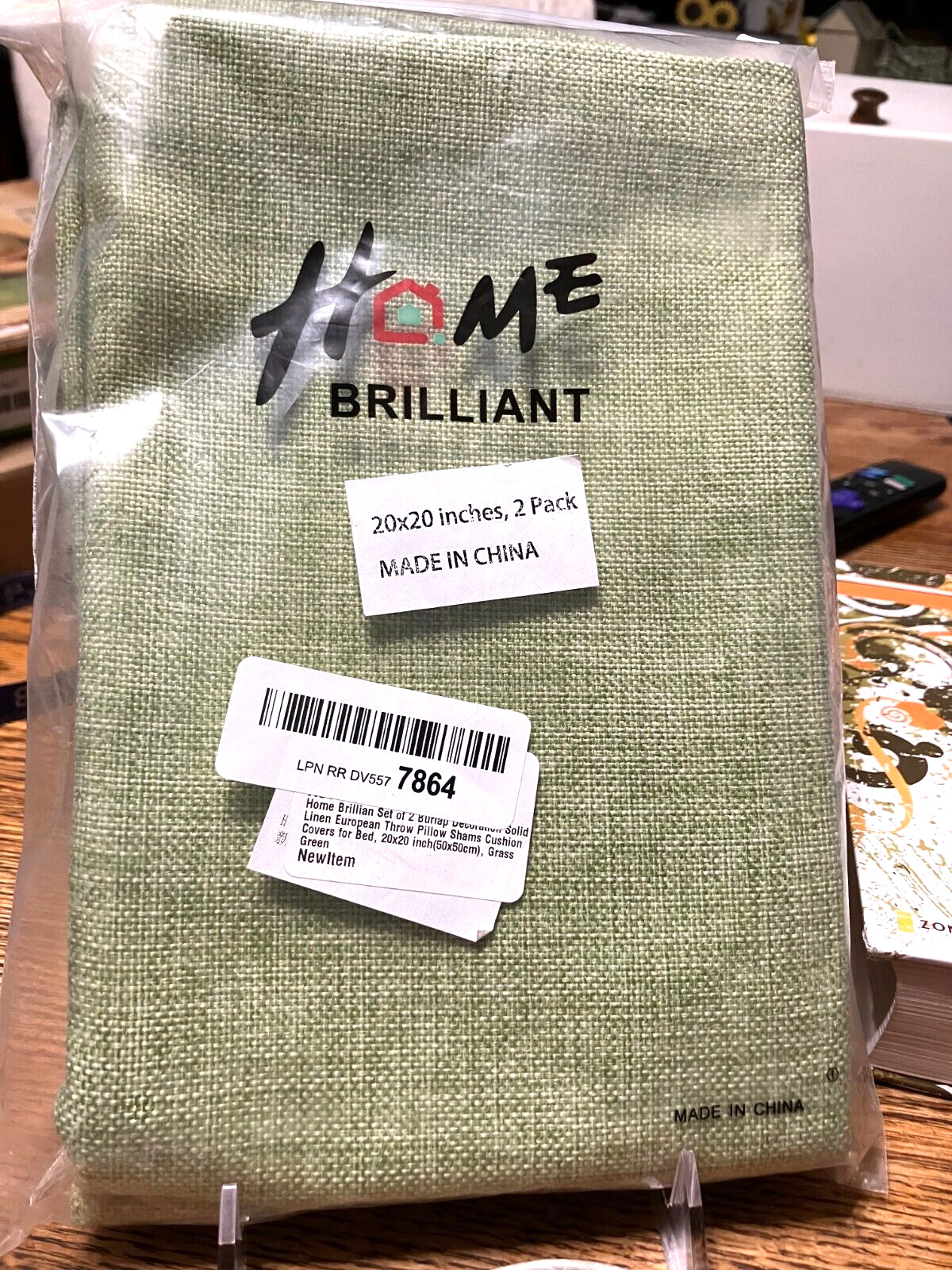 NIP 2 GRASS GREEN BURLAP PILLOW SHAMS 20 X 20 INCHES