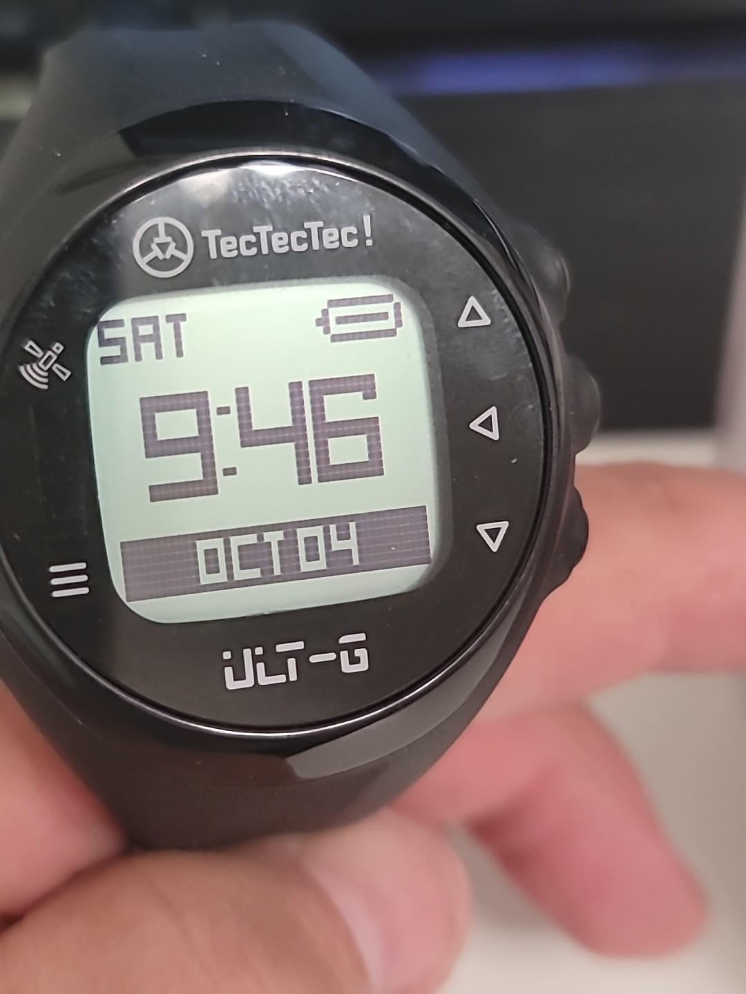 TecTecTec ULT-G Golf GPS Watch Works w/charging cord and box
