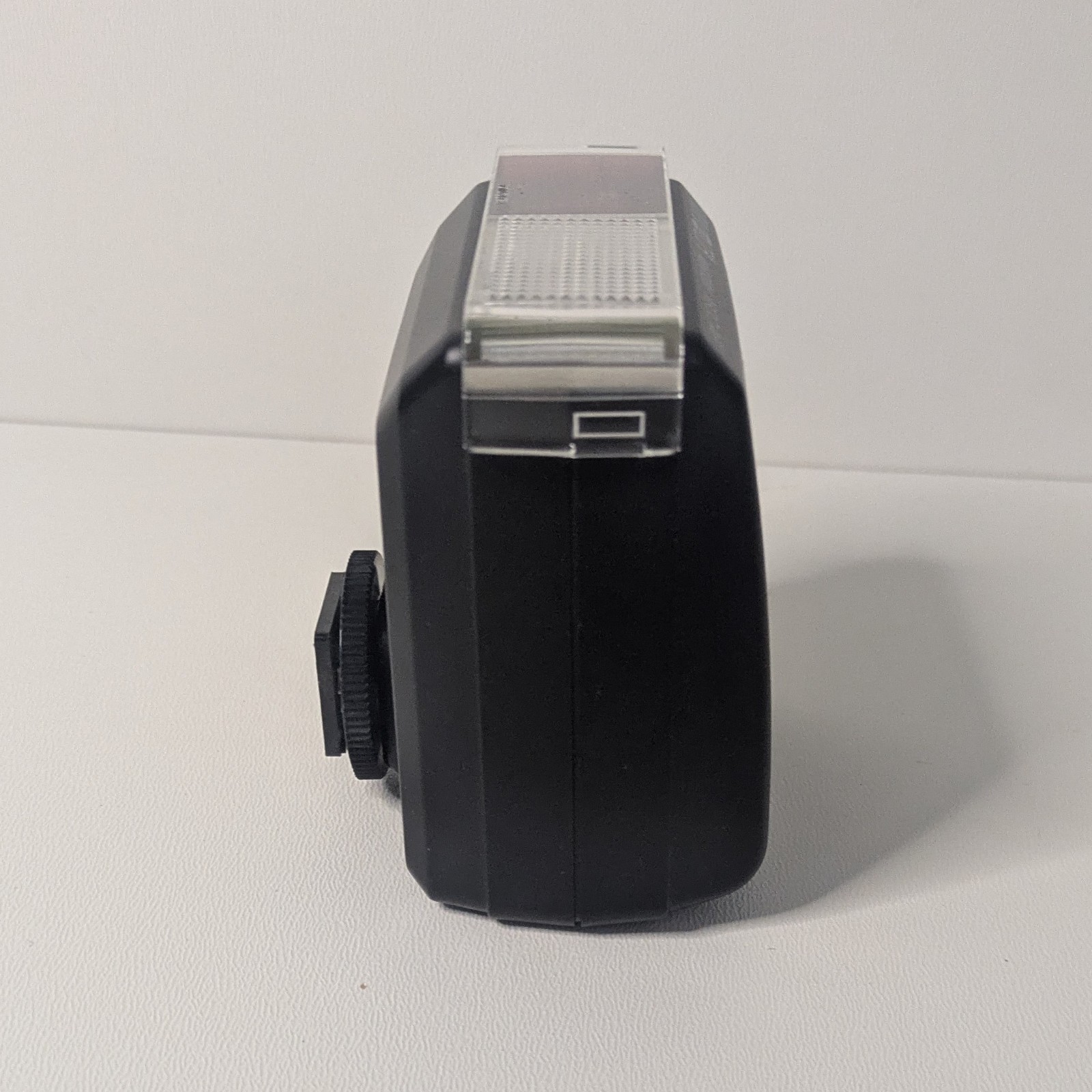 Minolta Maxxum 1800 AF Flash with Case, works well!