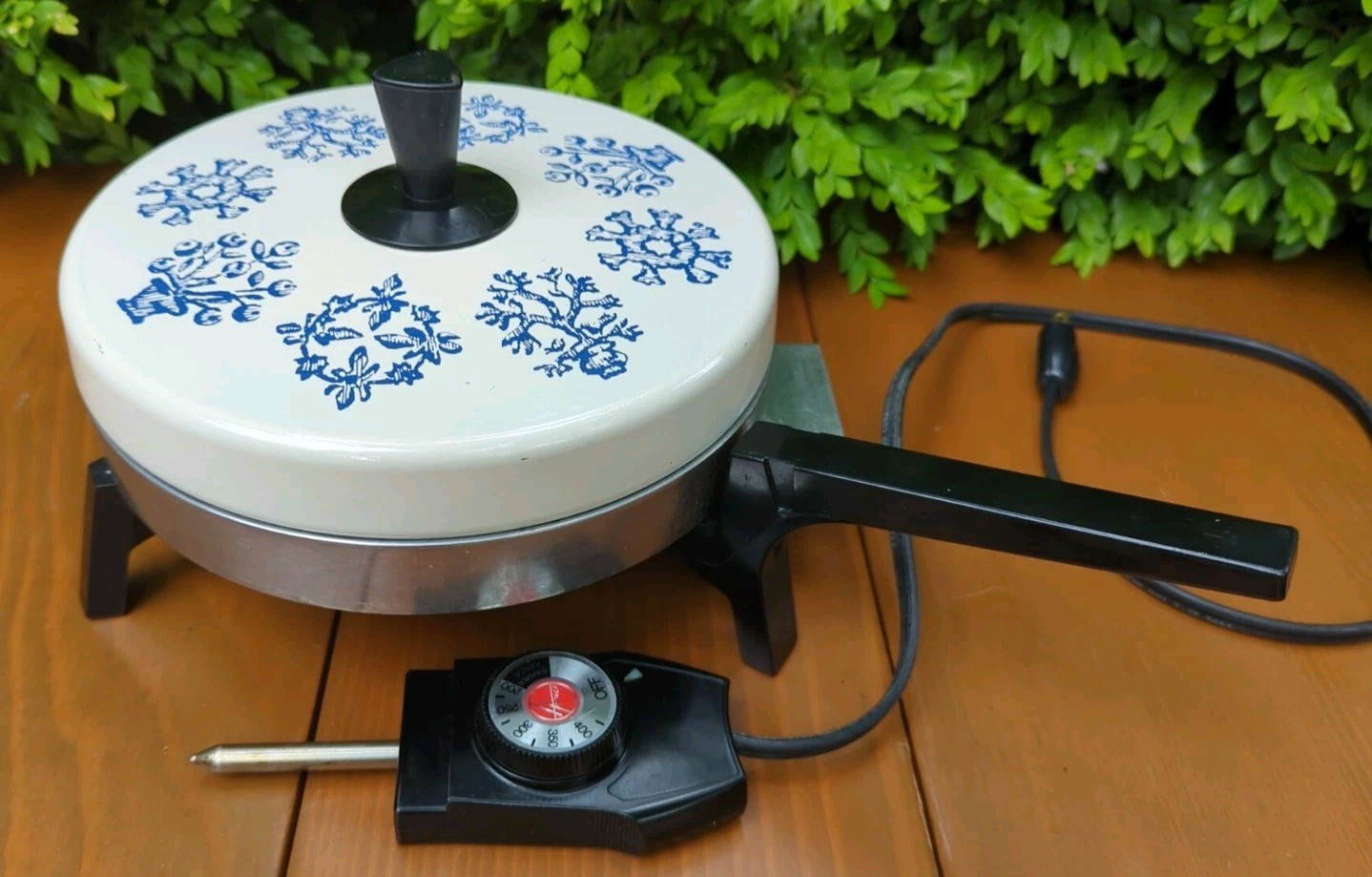 Hoover Electric Skillet White Blue Flowers B3031 Vintage 8.5" Small Fry Pan