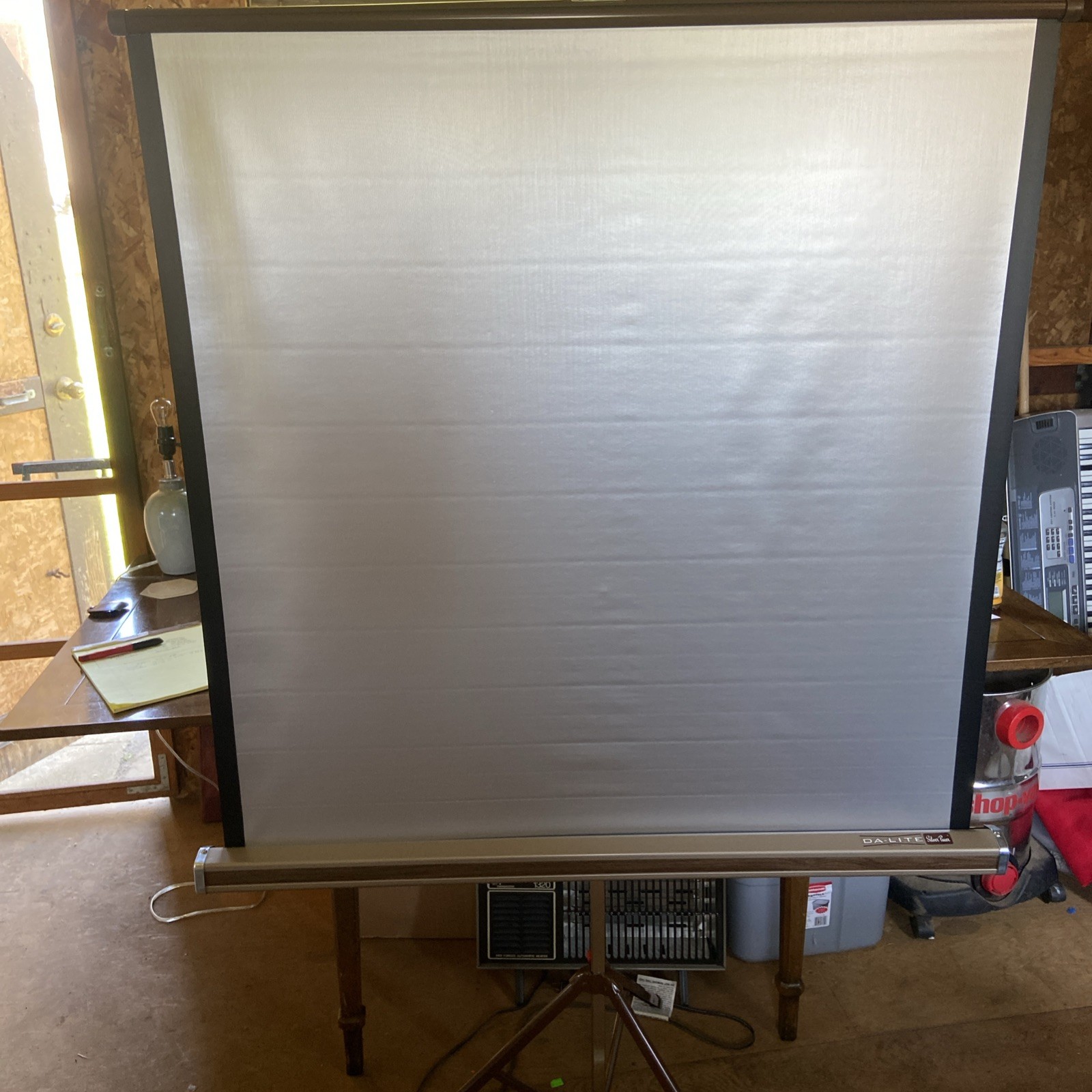 Da-Lite Silver Pacer Portable Projector Screen and Tripod, Vintage 40"x40"