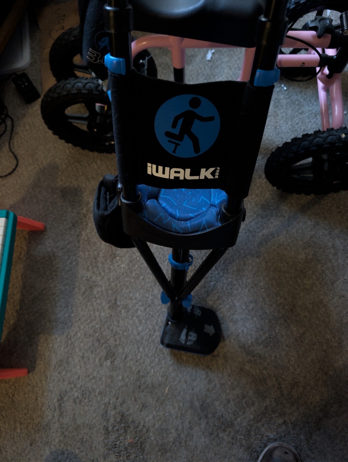 iWALK 3.0 Hands Free Crutch Pain Free Knee Crutch Alternative to Crutches!!