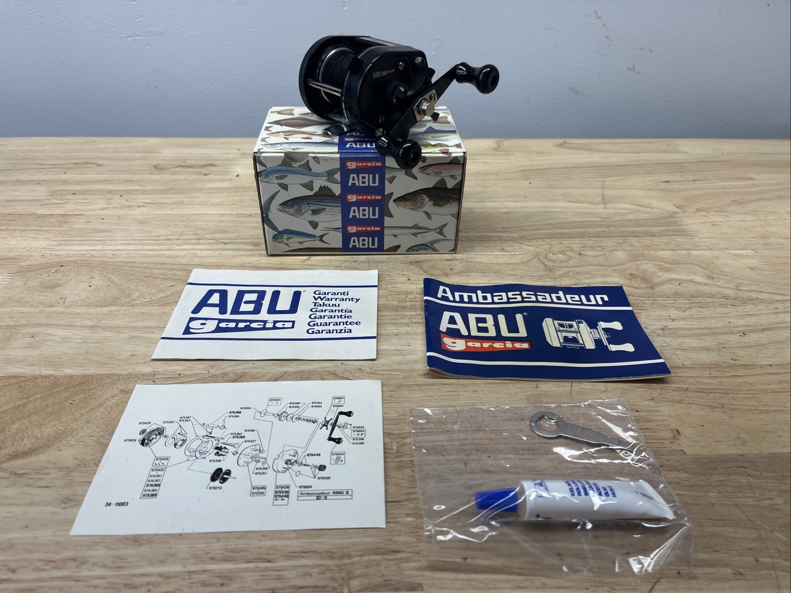 Vintage Abu Garcia Ambassadeur Mag II RH Fishing Reel Mint With Box Manual