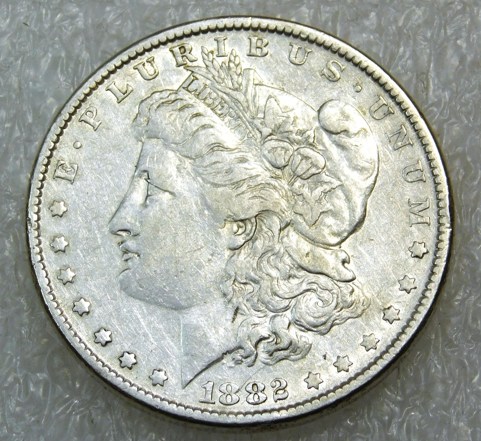 1882 P Morgan Silver Dollar Bright Luster in saflip #N289