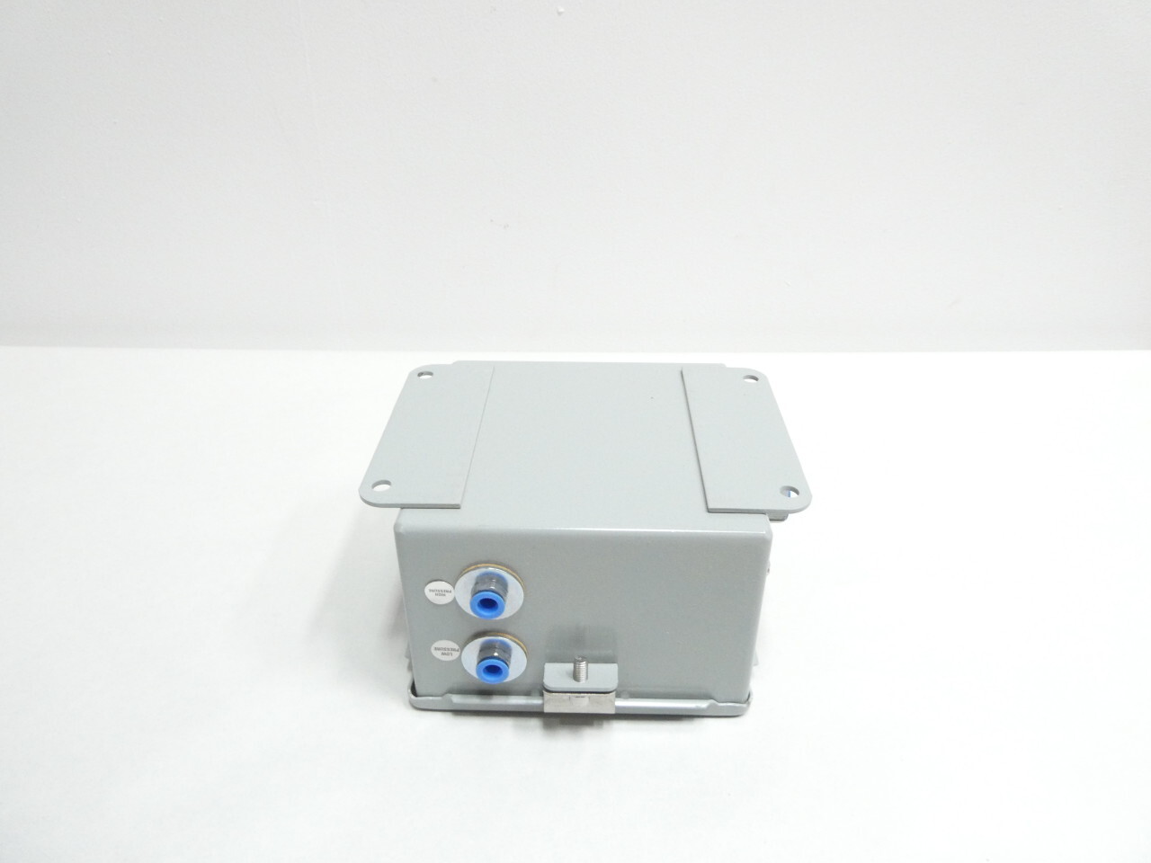 Dwyer 1824-1-WP Pressure Switch