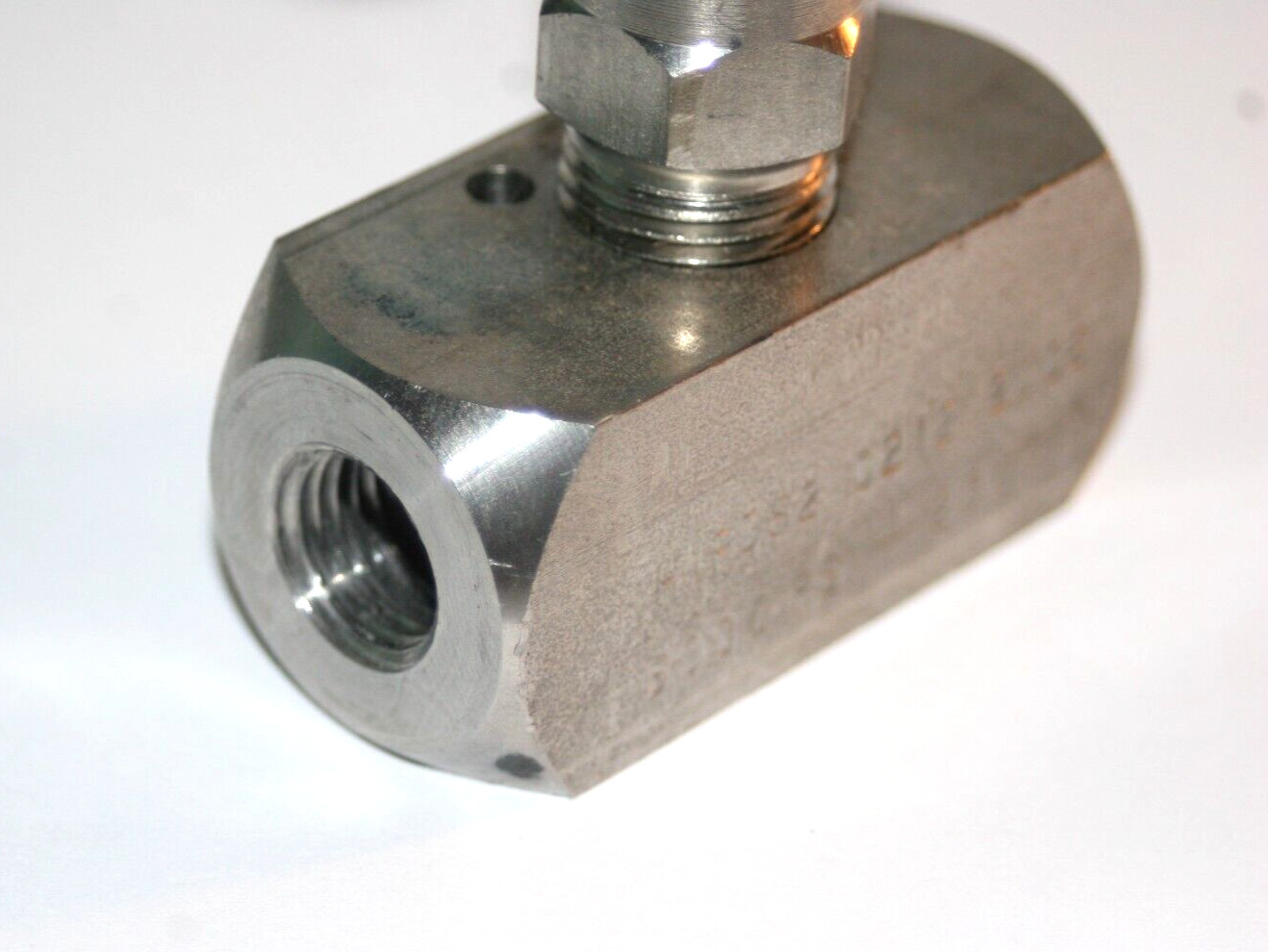 1/4 FNPT 316ss Soft Seat Needle Valve (6000 Psi) Anderson Greenwood H1RDS2