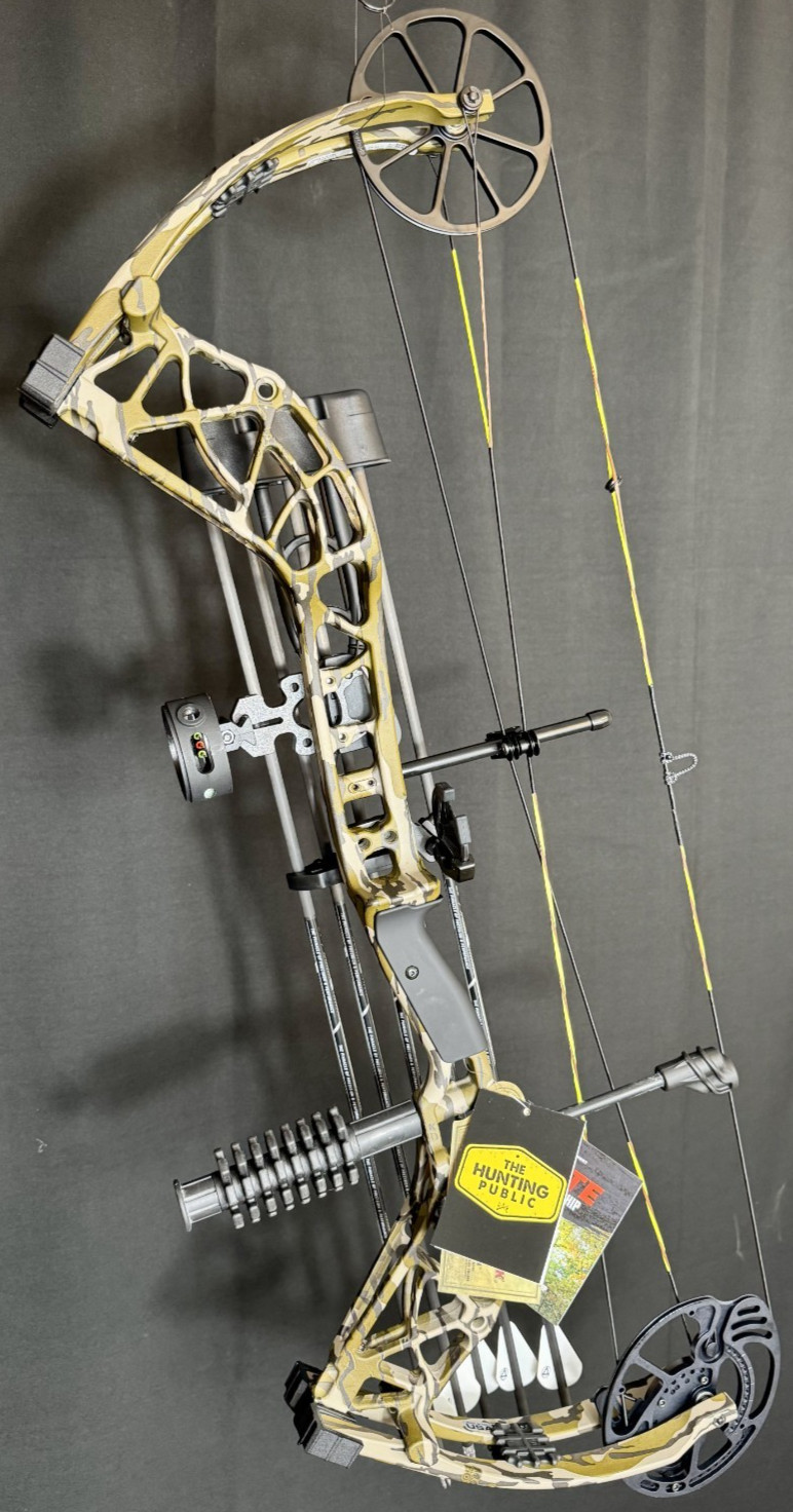 Bear The Hunting Public ADAPT 2 Ready to Hunt RH 70# Mossy Oak Bottomland