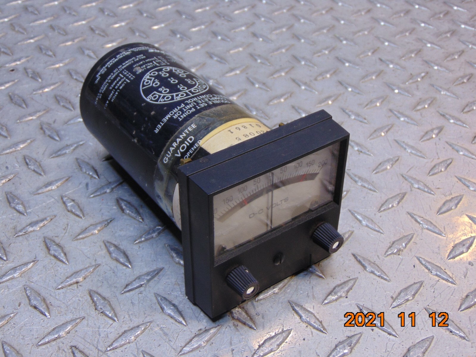 BEEDE 920085-A PANEL METER 200-0-200 DC VOLTS *FREE SHIPPING* see description