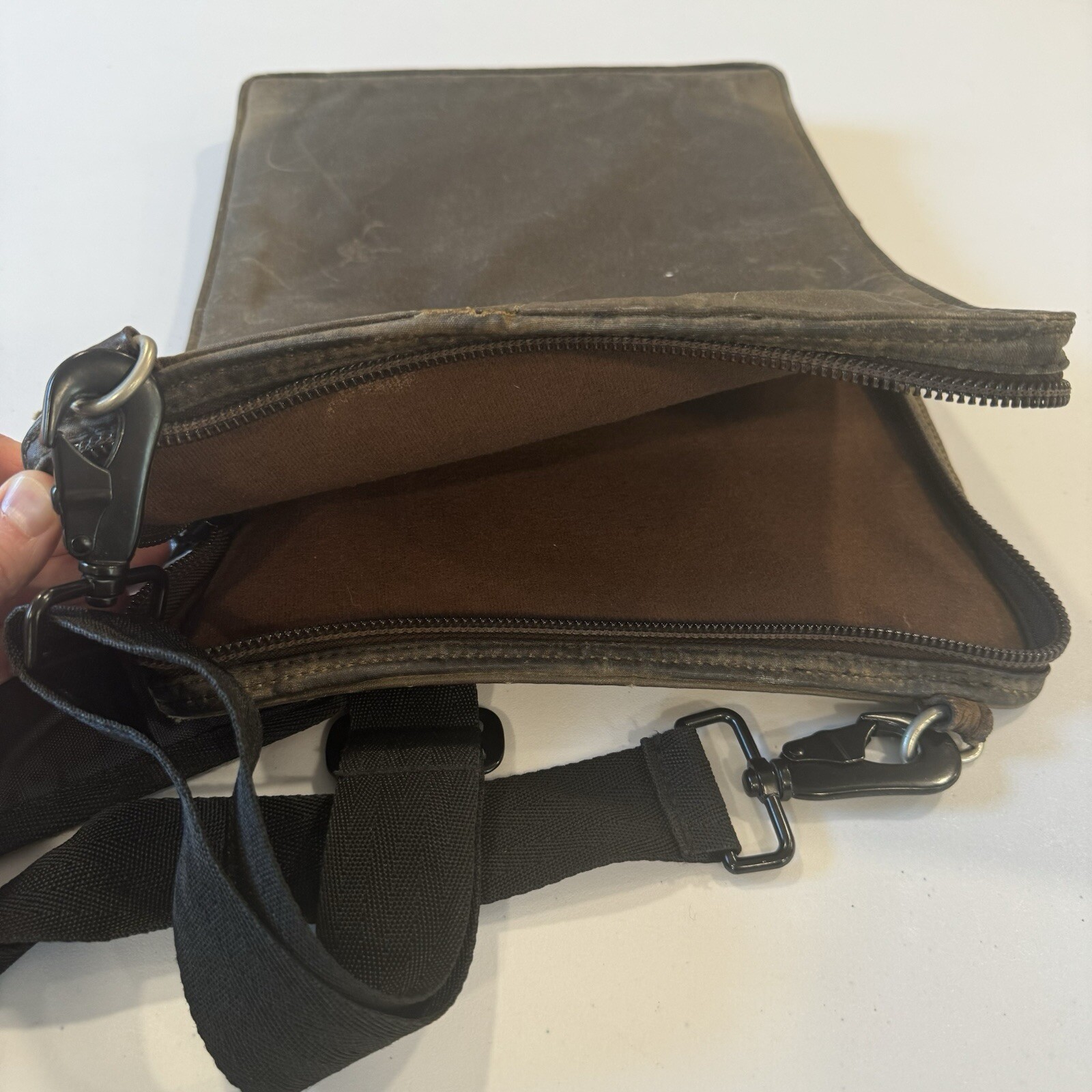 J. Fold Leather Shoulder Bag For Laptop Computer