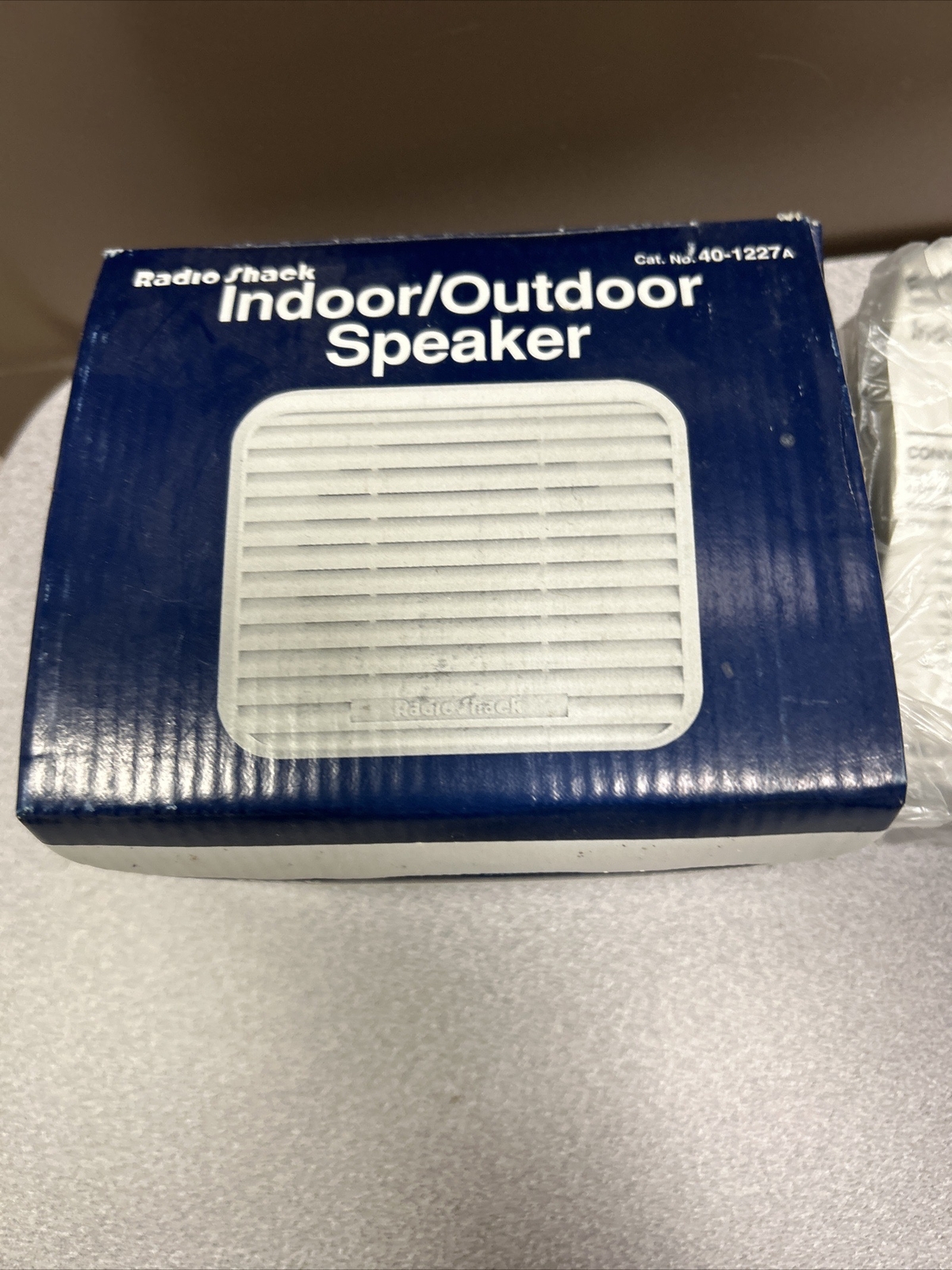Vintage New  Realistic 40-1227A INDOOR/OUTDOOR Compact Wall Mounted Speaker