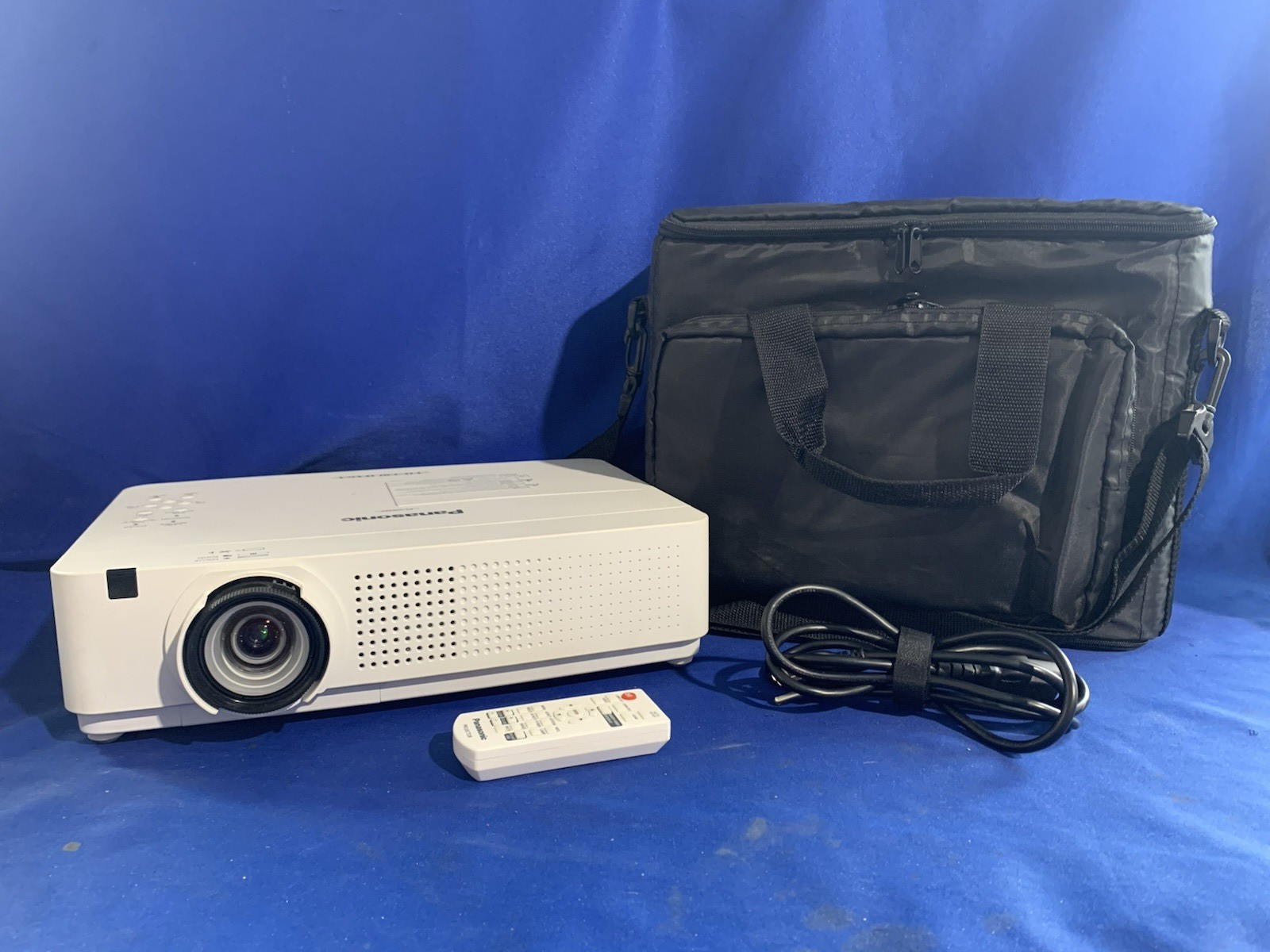 Panasonic PT-VW330 Projector WXGA HDMI With Accessories - Only 121 Hours Used