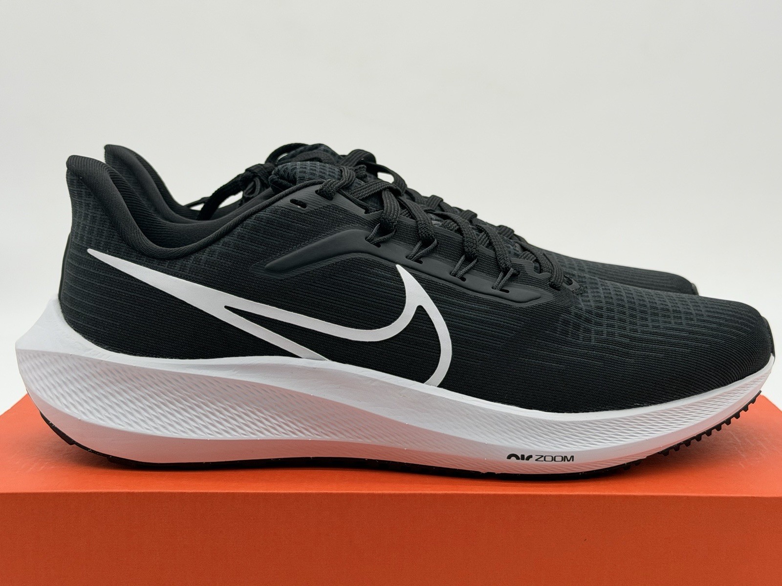 ($130 Retail) Men's Size 9.5 - Nike Air Zoom Pegasus 39 Black Grey DH4071-001