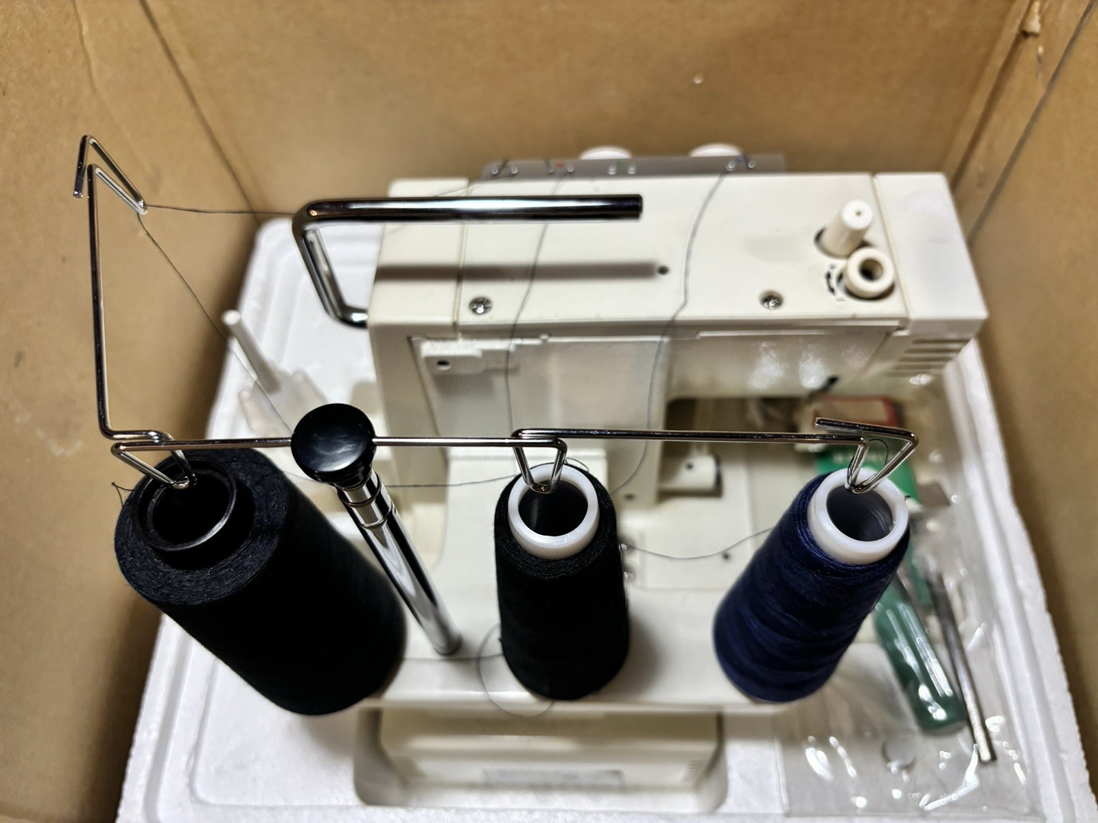 🧵 SINGER Merrittlock 14U44B Serger–Excellent Condition–Original Box –Thread Inc