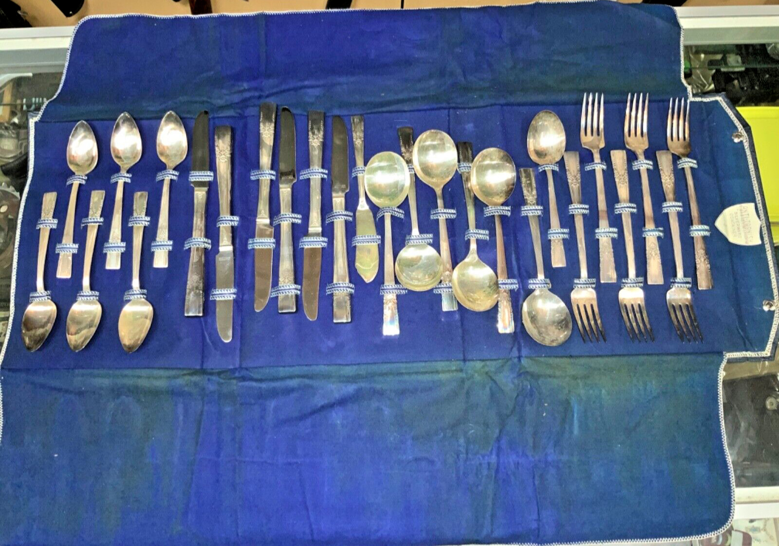 VTG WM ROGERS MFG CO Silver-Plated 26 PC - Six Place Settings w/ Cloth & COA