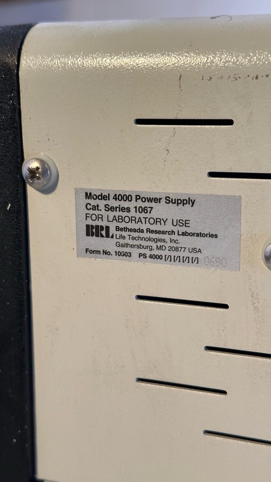 BRL Bethesda Research Labs Model 4000 Electrophoresis Power Supply