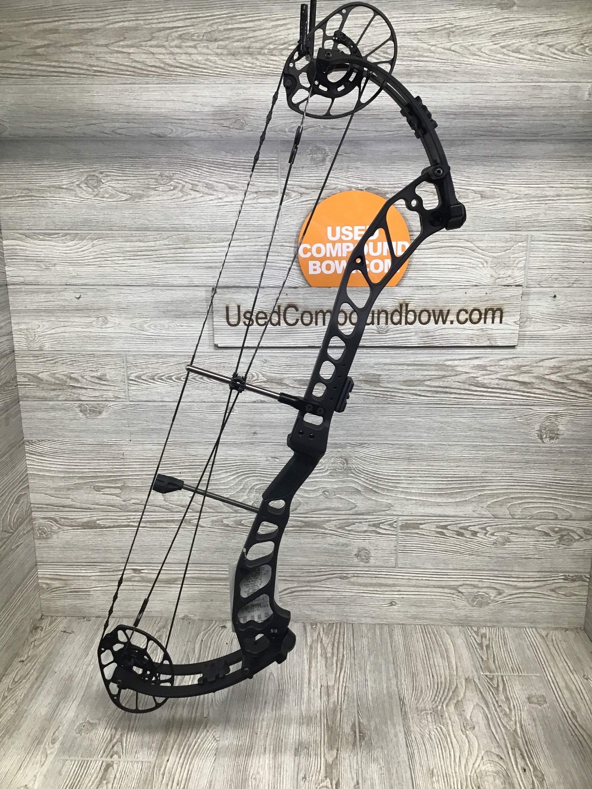 NEW IN BOX W/Warranty PSE Shootdown Pro E2 70# RH Black Target Bow