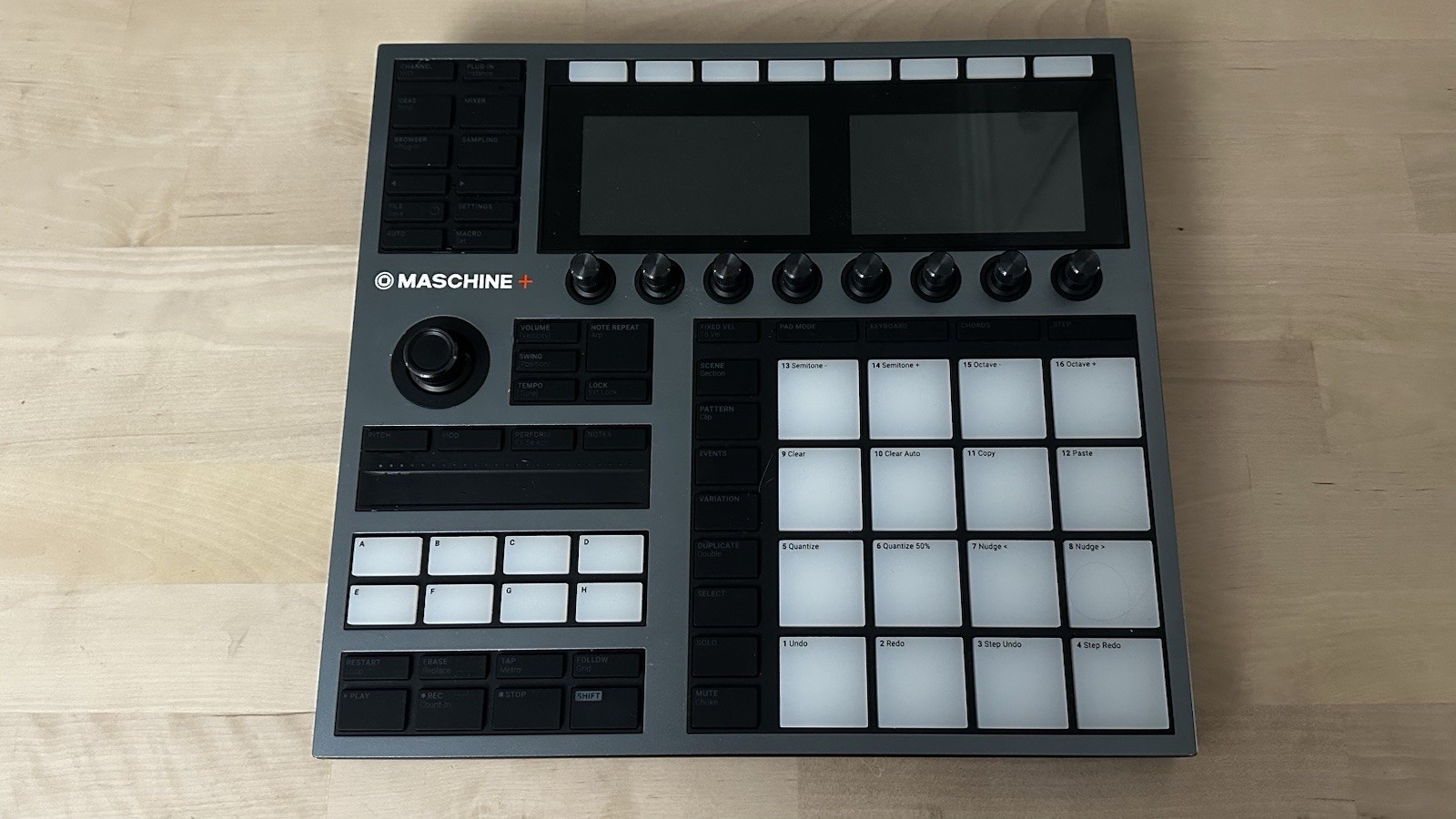 Native Instruments Maschine MK3 Groove Production Controller – USED *